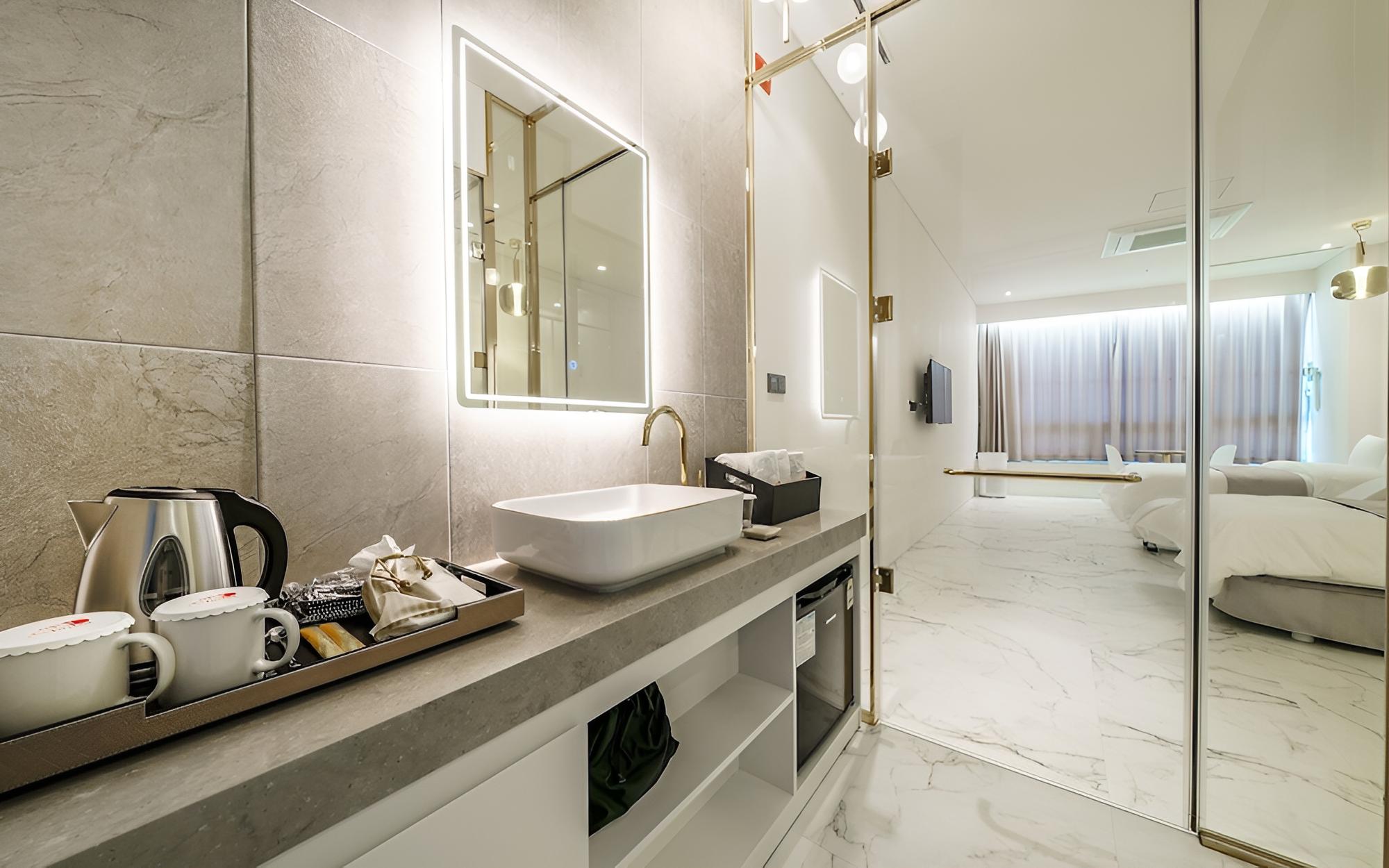 Room (VIP-3)