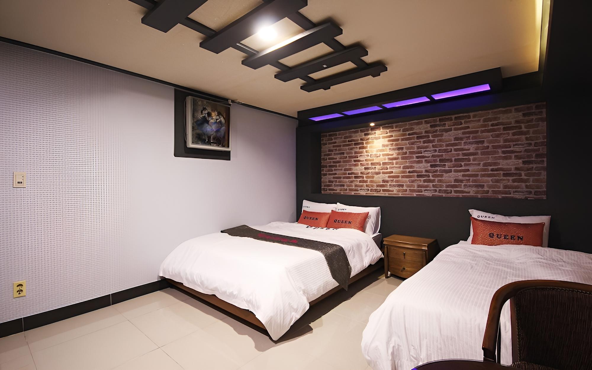 Room (Premium Twin) - Photo 3
