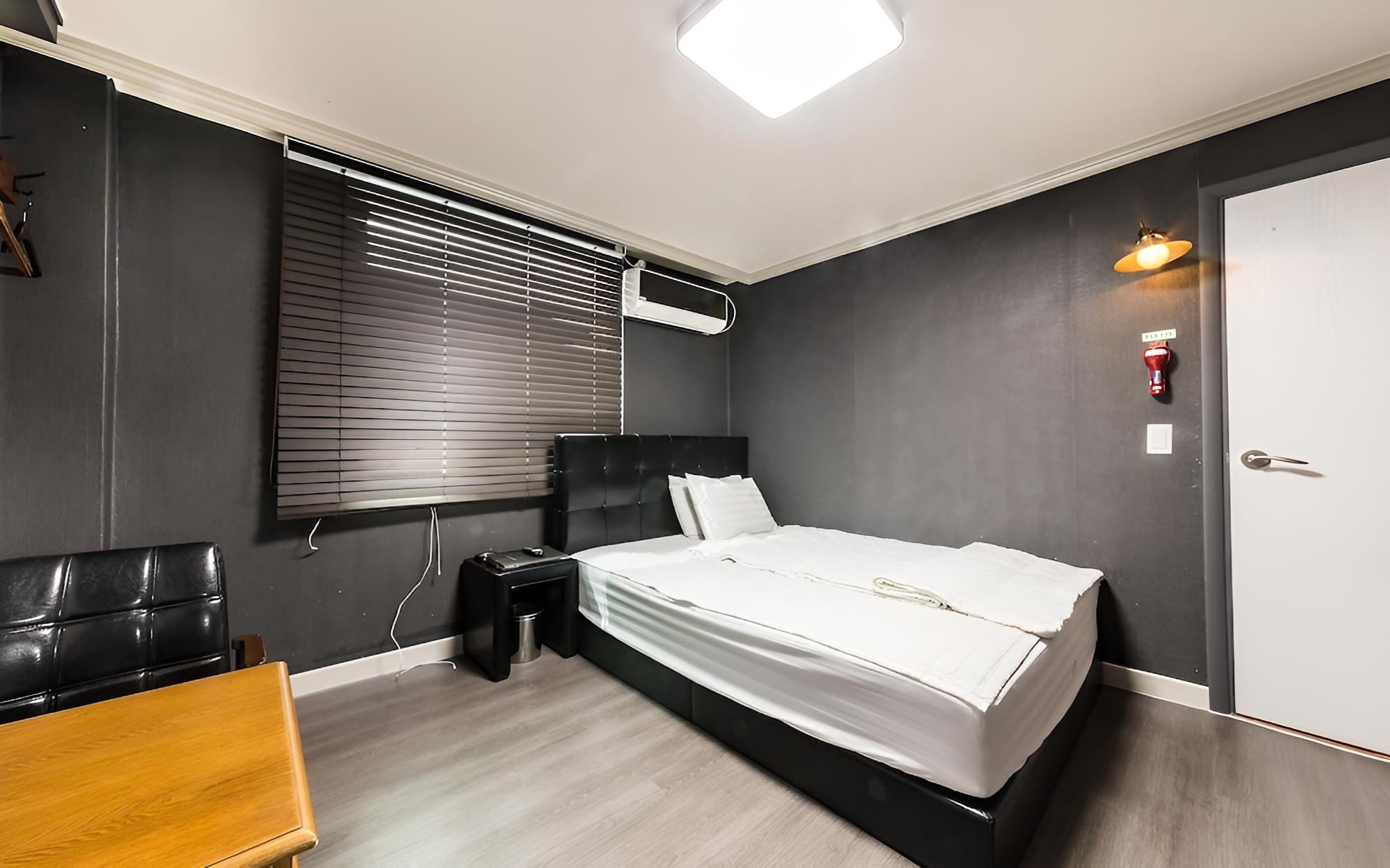 Room (Standard Room) - Photo 22