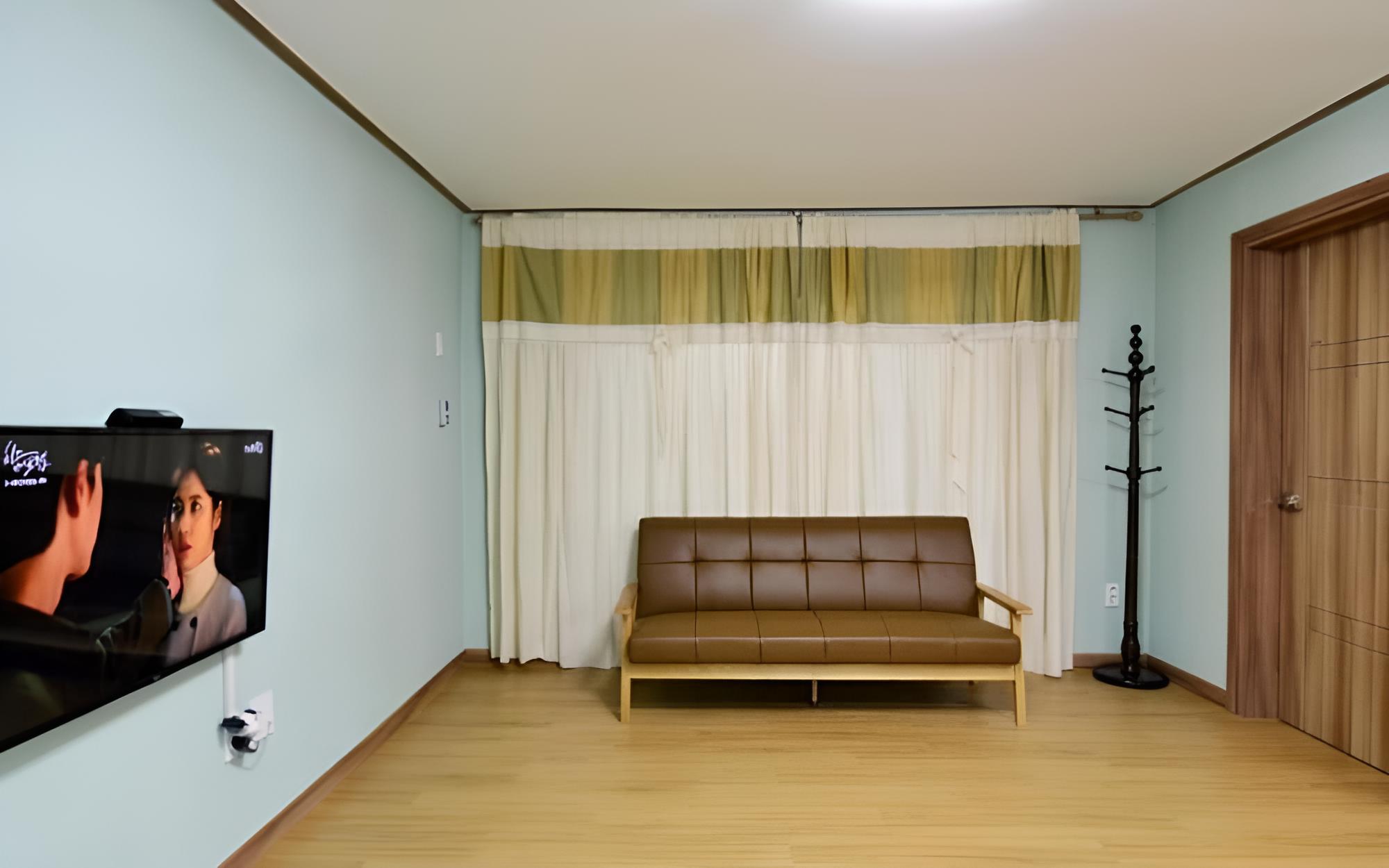 Room (Building B summer)