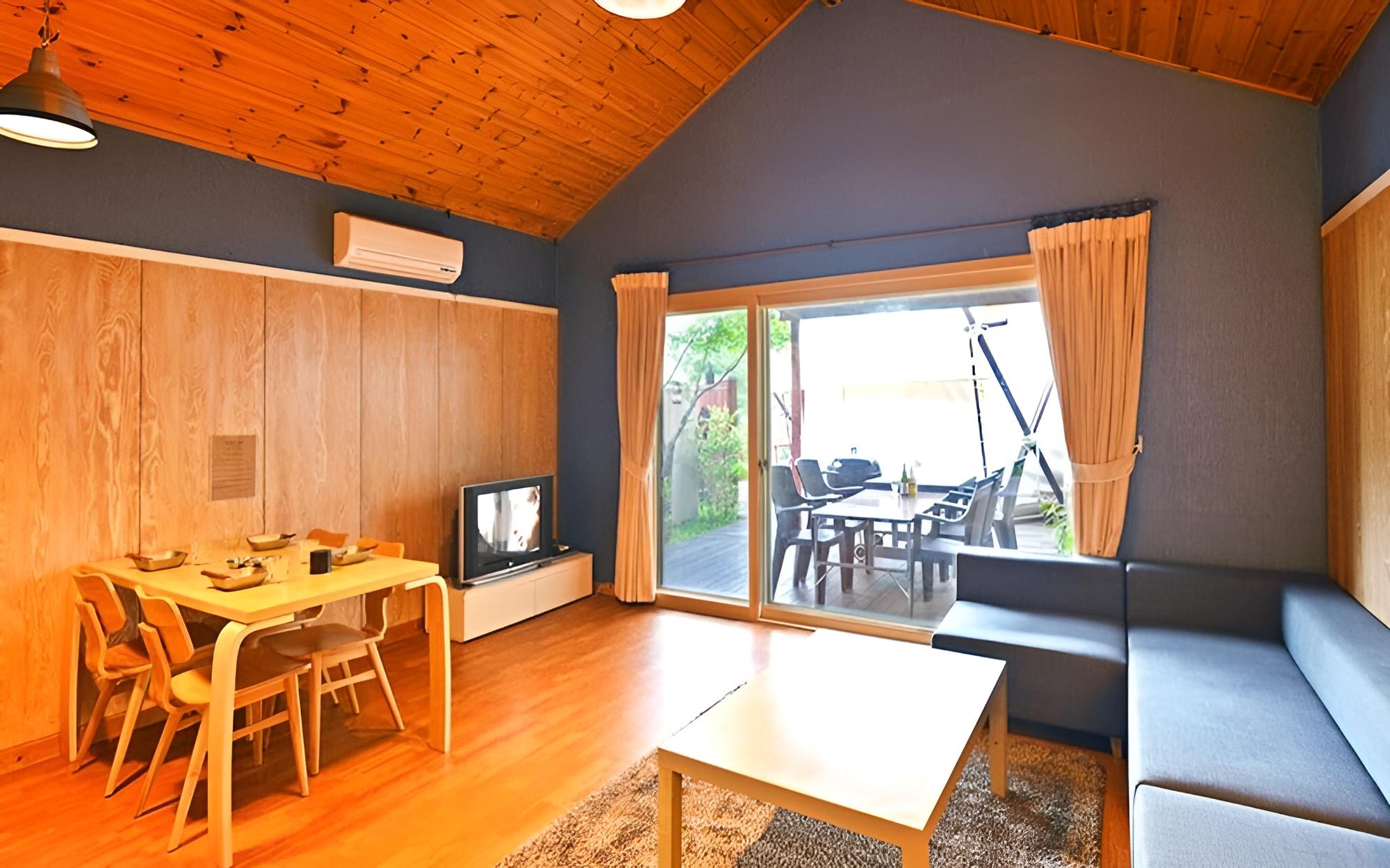 Room (Lodge Camp D)