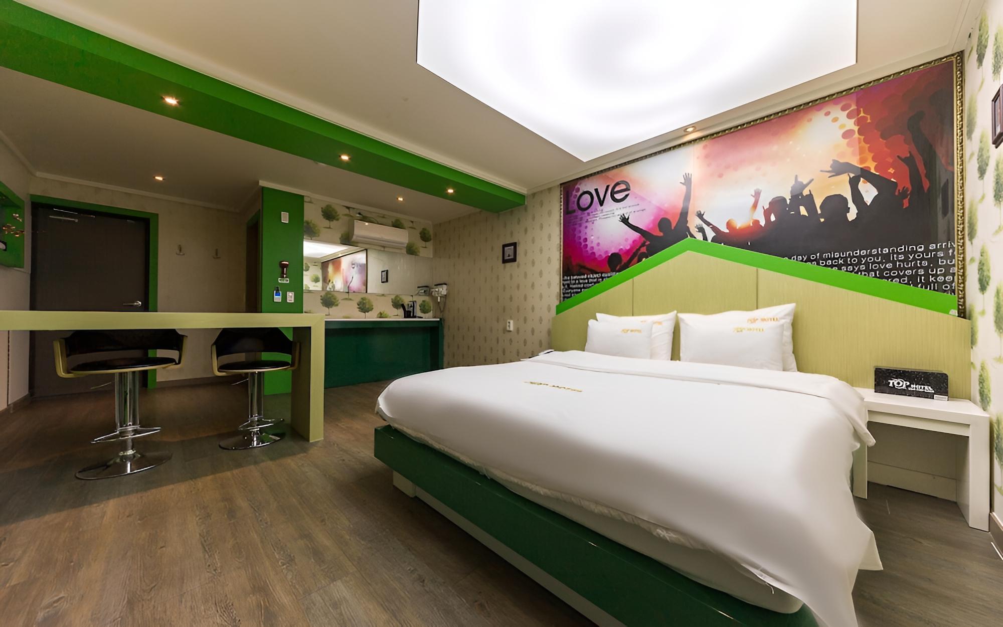 Room (3F Room / Deluxe (Netflix/Luxury bedd)