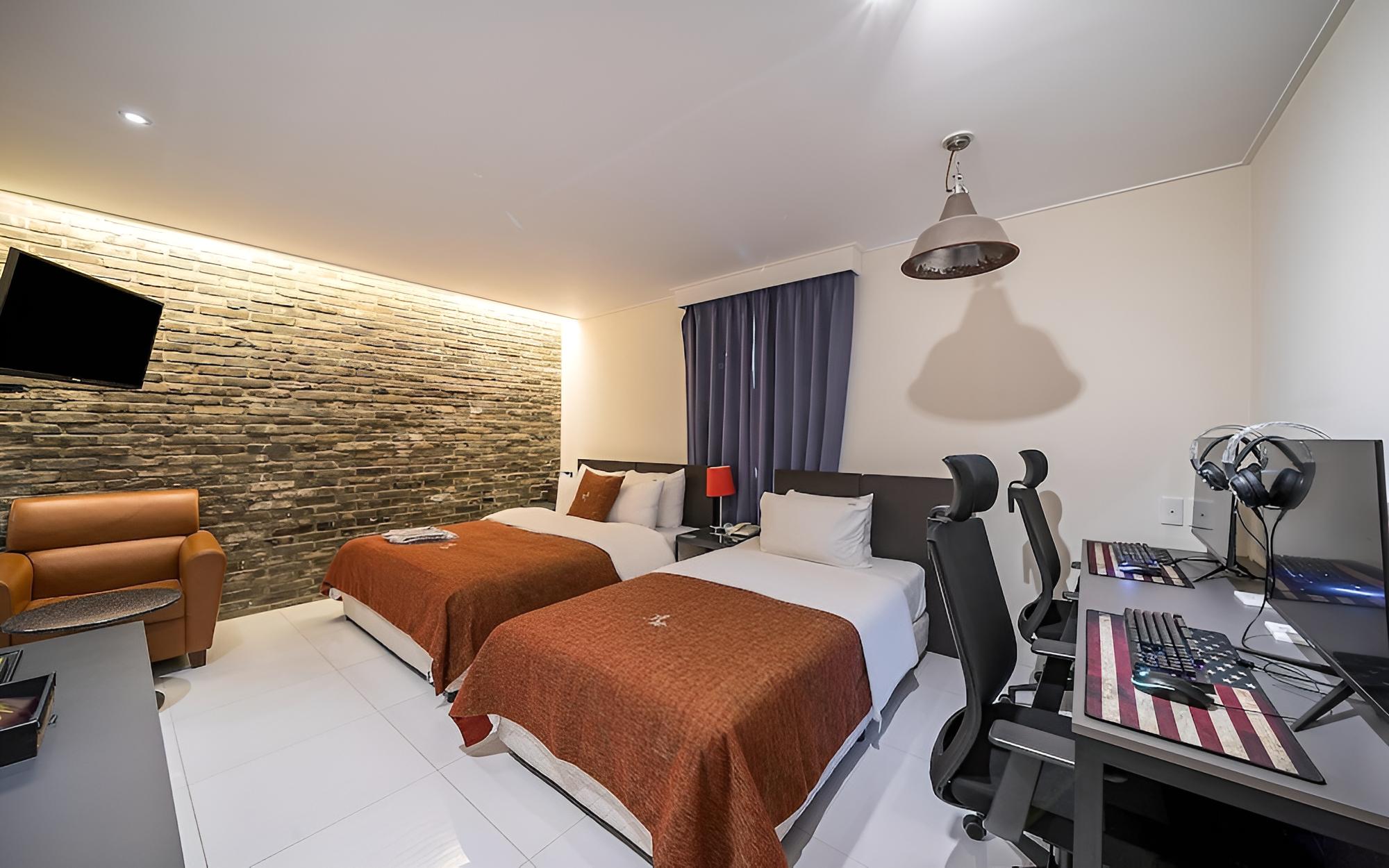 Room (Couple PC Room (Twin / Best 2 PCs Rol) - Photo 6