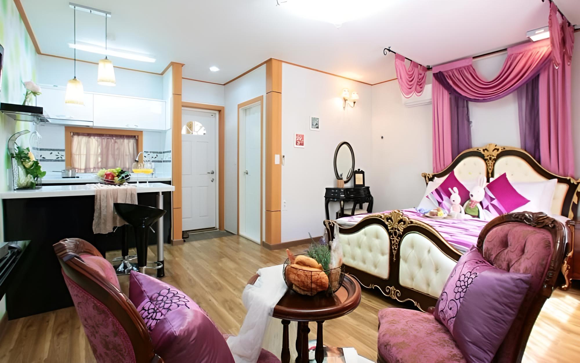 Room (Lilac)