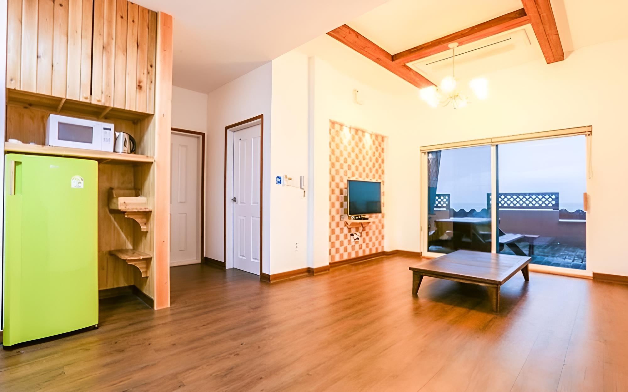 Room (B 101)
