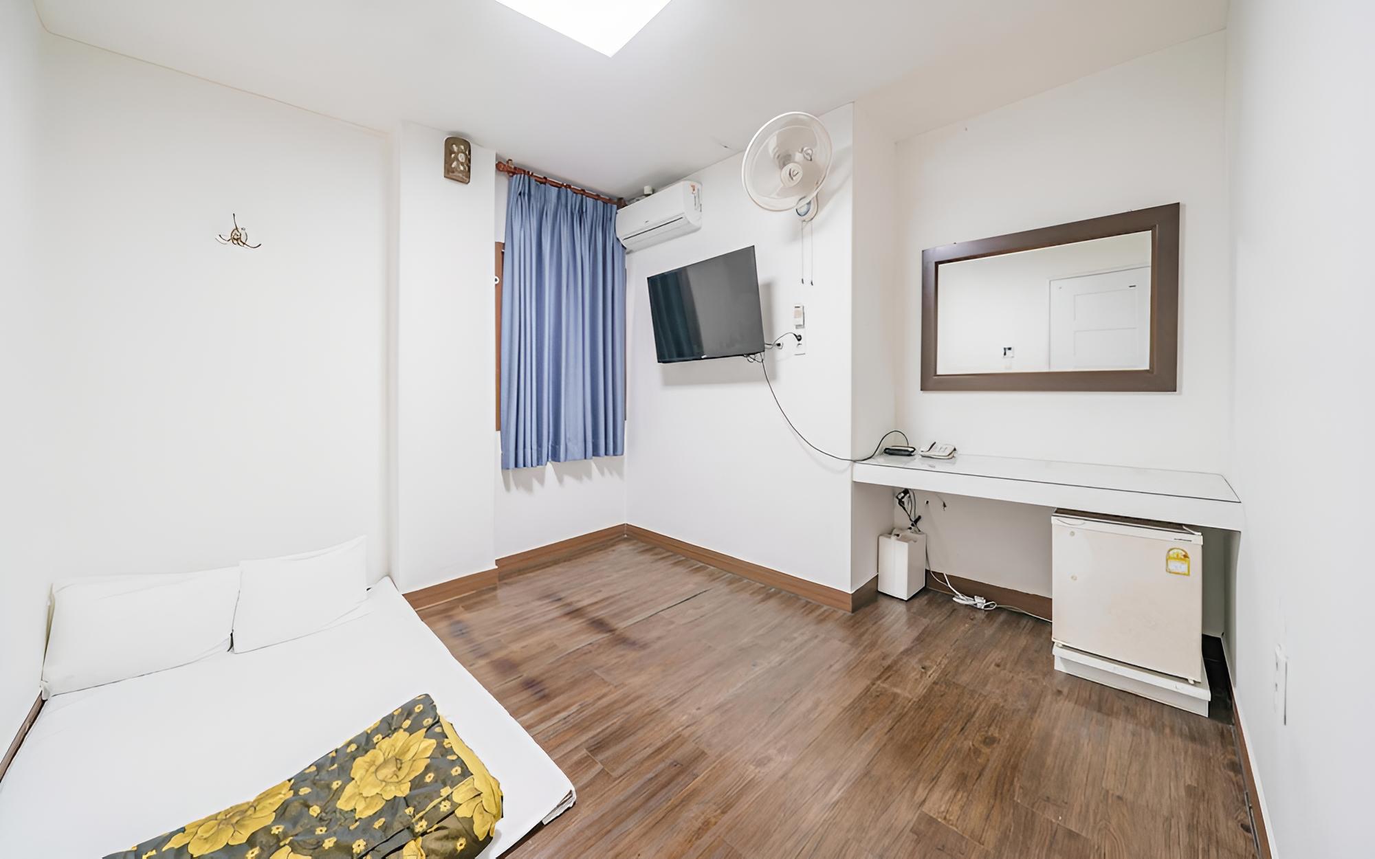 Room (Korean) - Photo 2
