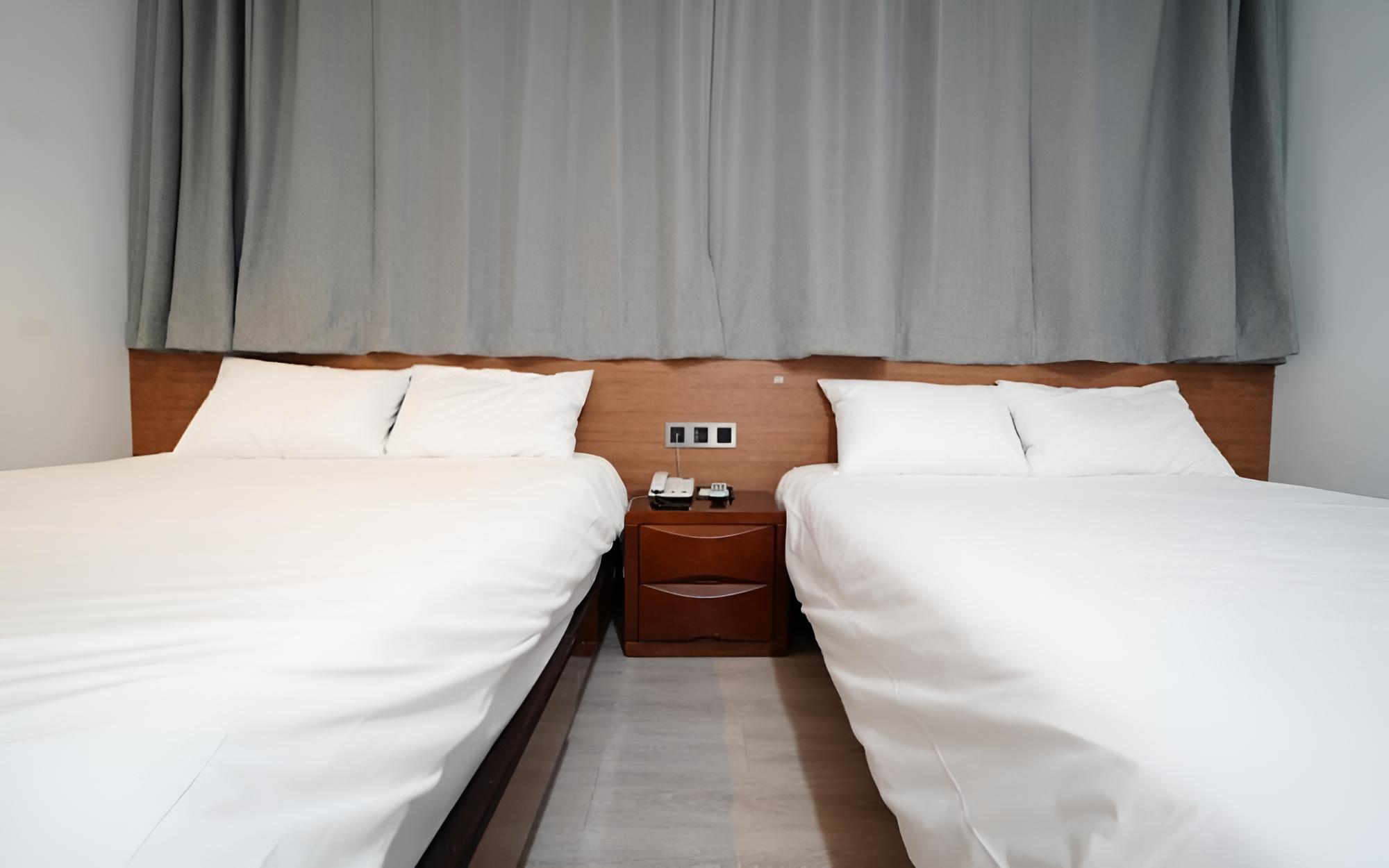 Room (Twin bed B) - Photo 4
