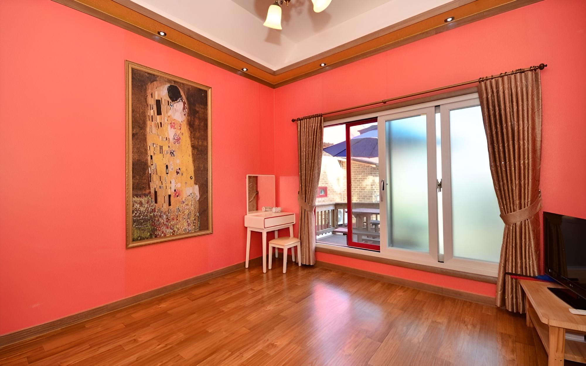 Room (Chandler (duplex))
