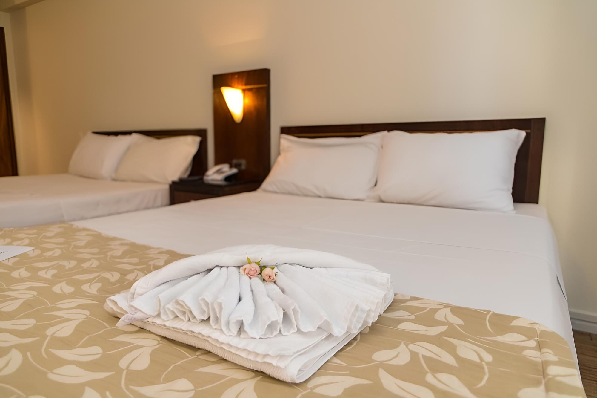 Quarto com Quatro Camas de Solteiro ou Duas de Casal
