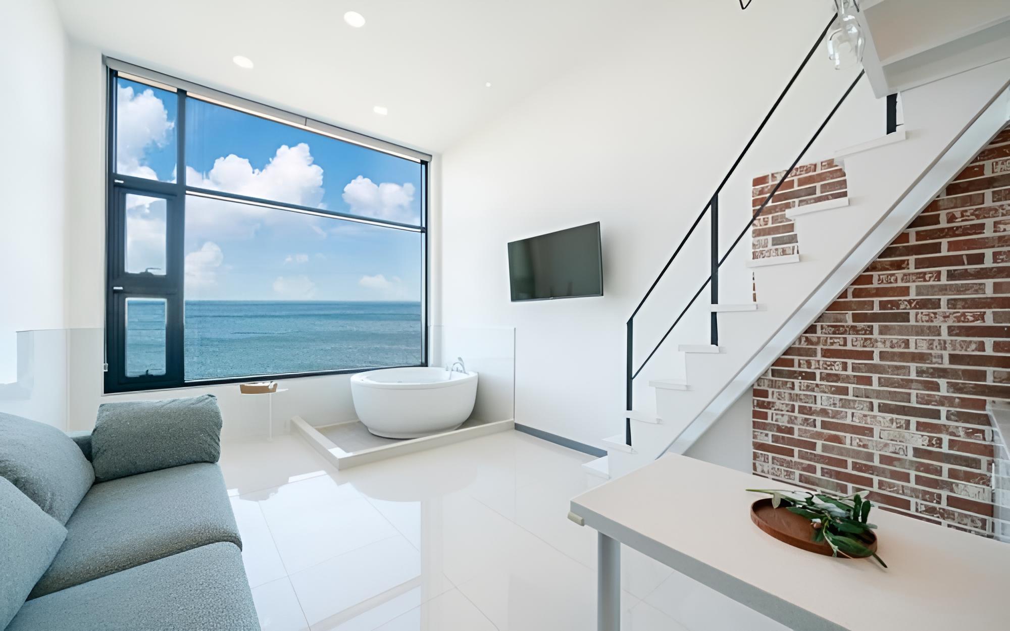 Room (Room 401 (Spa Wide Ocean View Duplex))