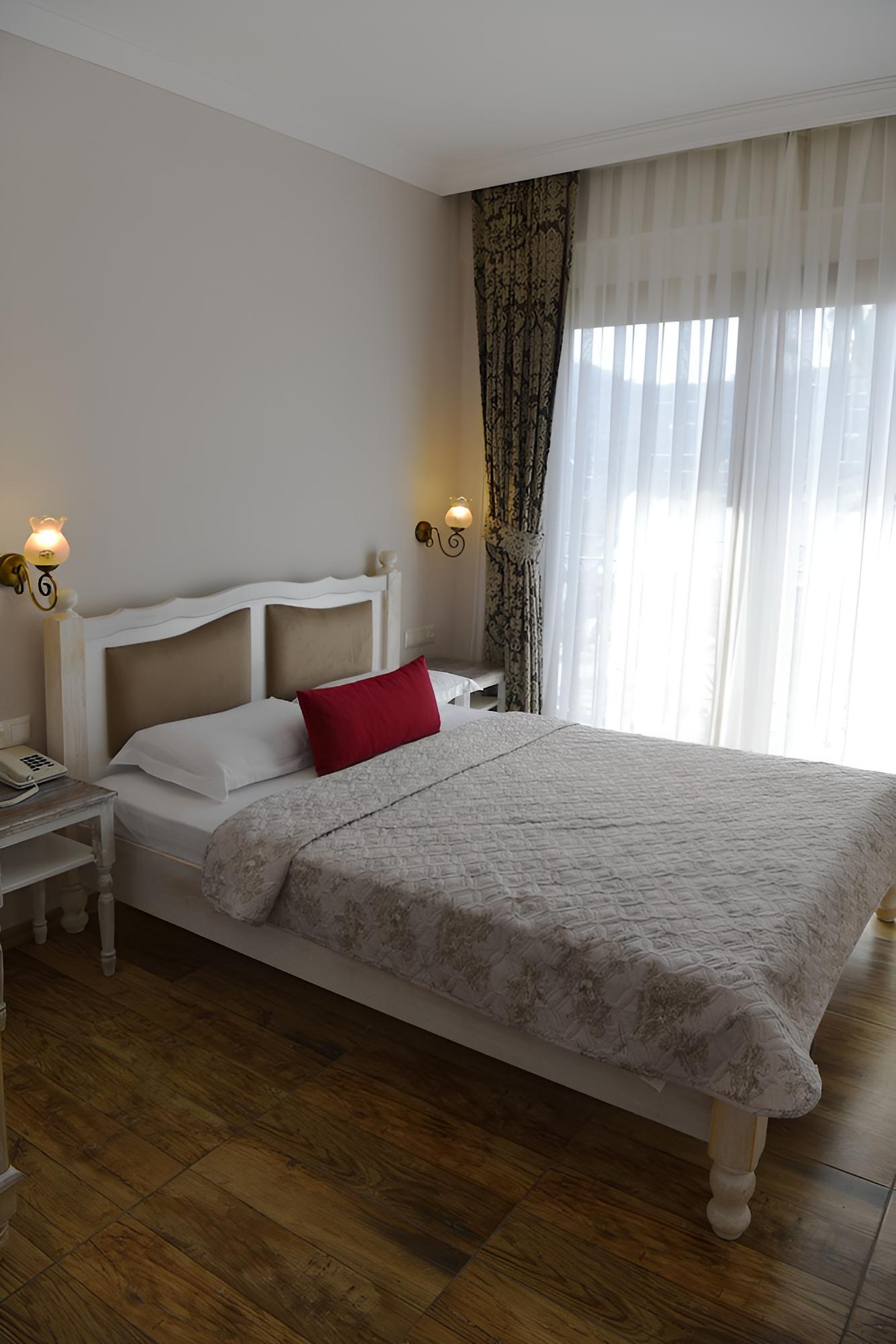 Deluxe Double Room, Partial Sea View