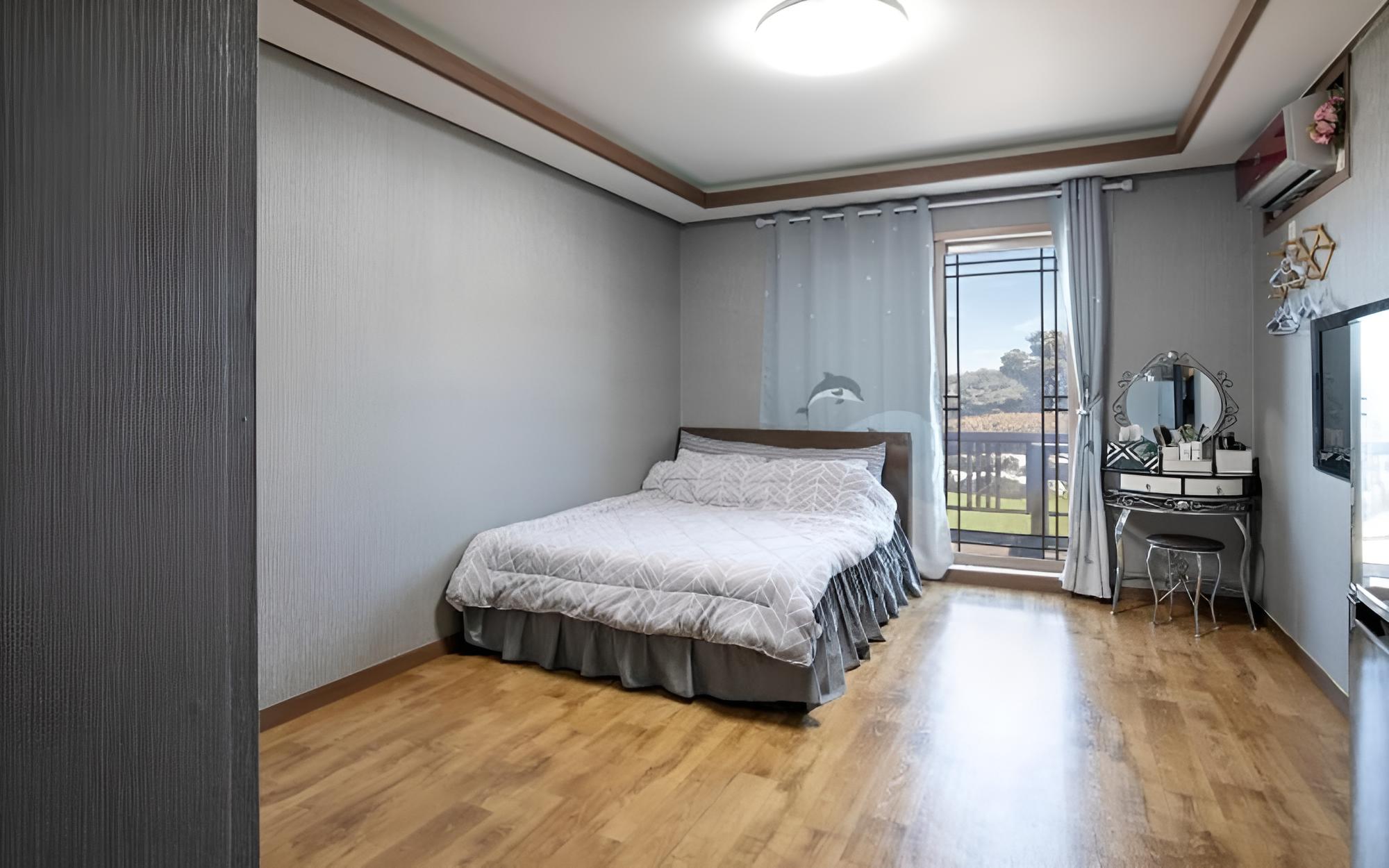 Room (Herb)
