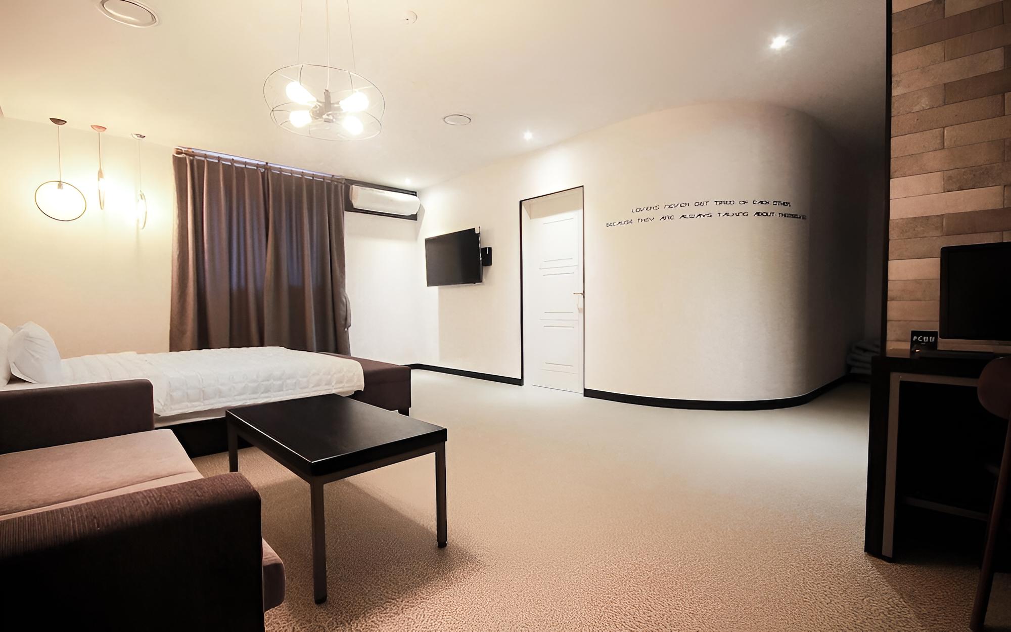 Room (VIP (17 pyeong/Netflix))