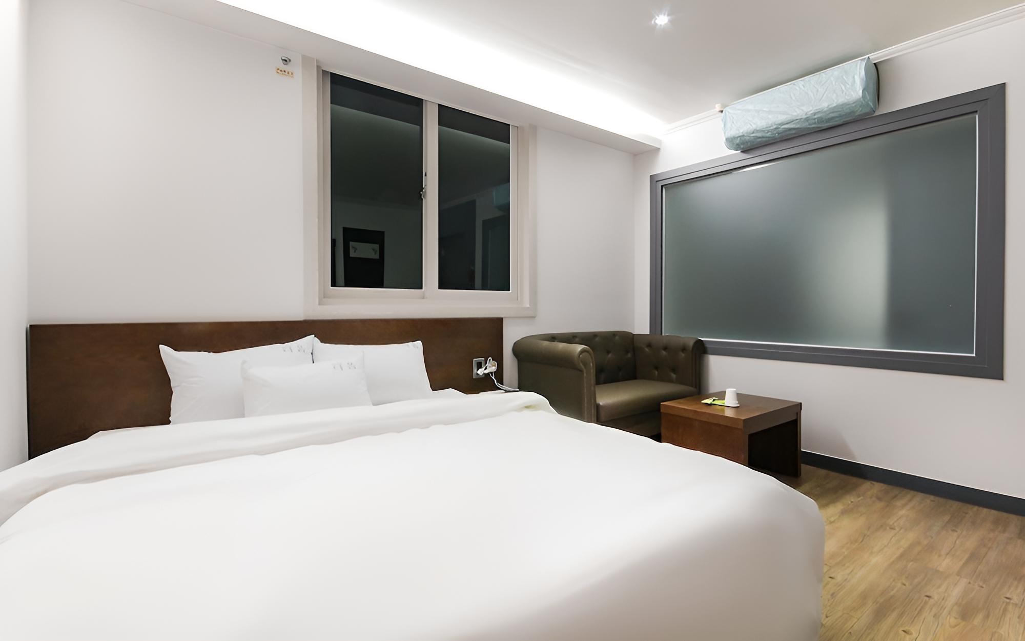Room (Standard (non-smoking room Netflix av) photo 2