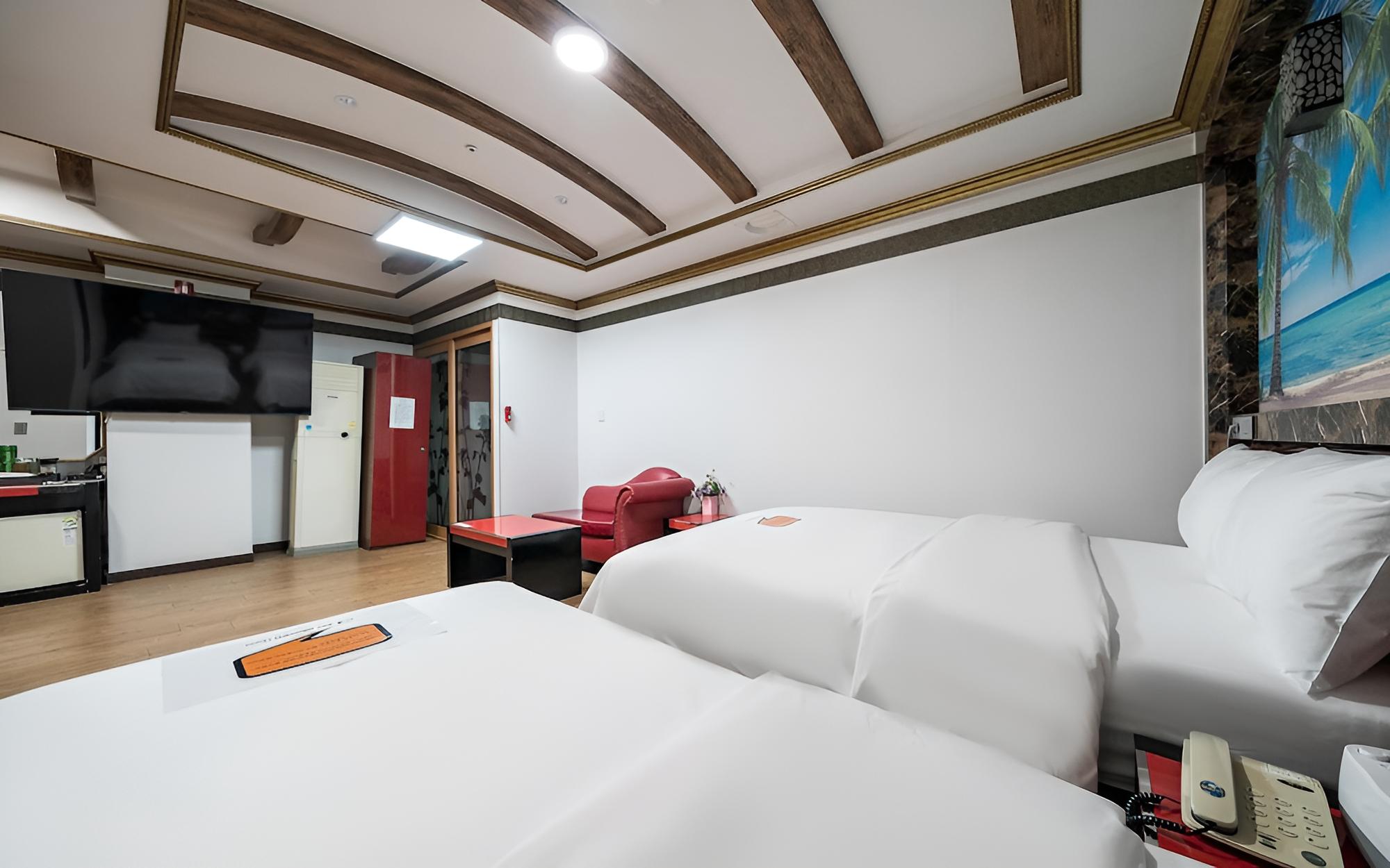 Room (VIP(Twin bedwarm water matlarge TVbat)