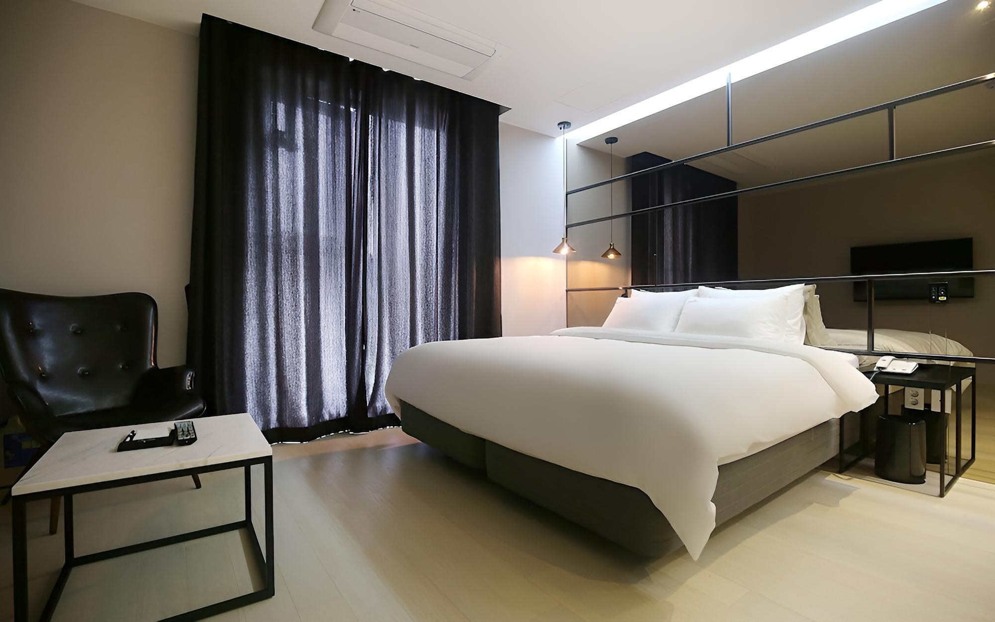 Room (Standard room)