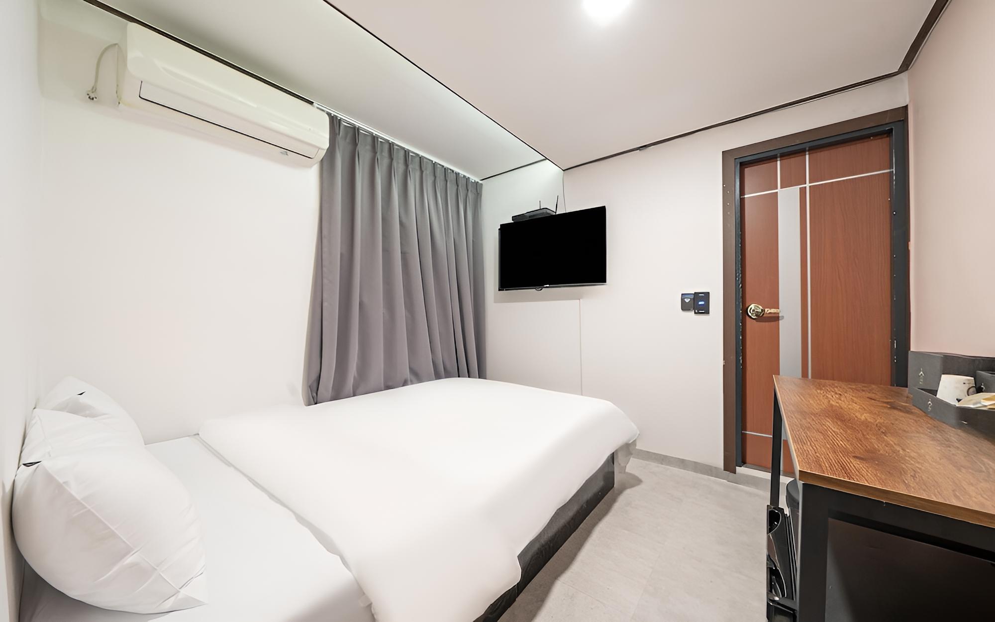 Room (Mini Room (available for watching Net)