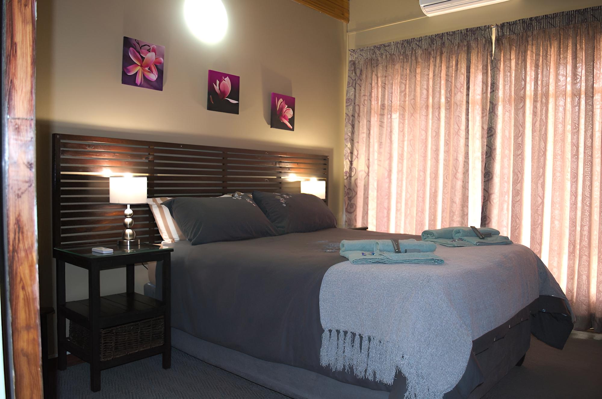 Deluxe Double Room, Pool View, Poolside