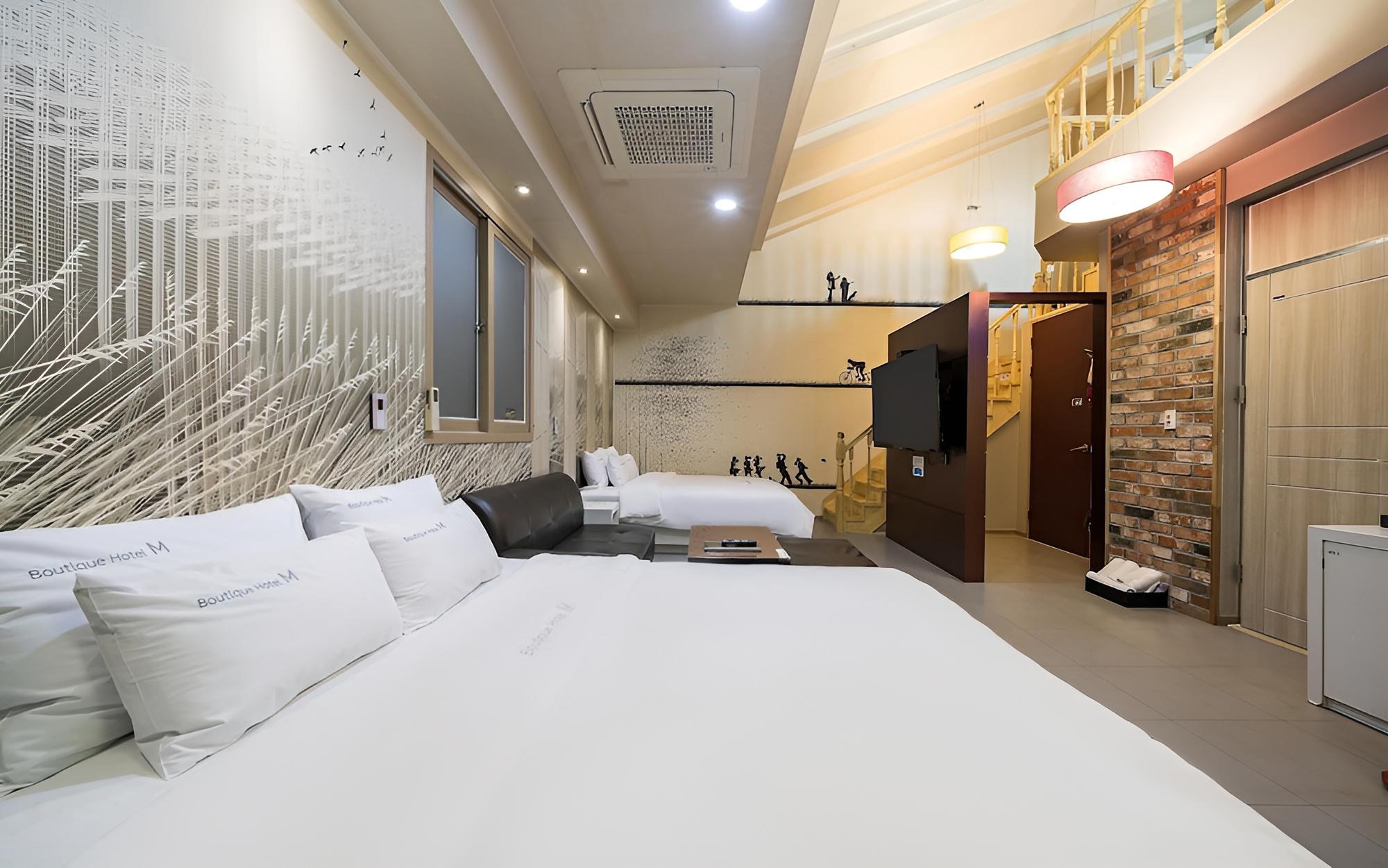 Room (Suite - Duplex (Netflix available)) photo 2