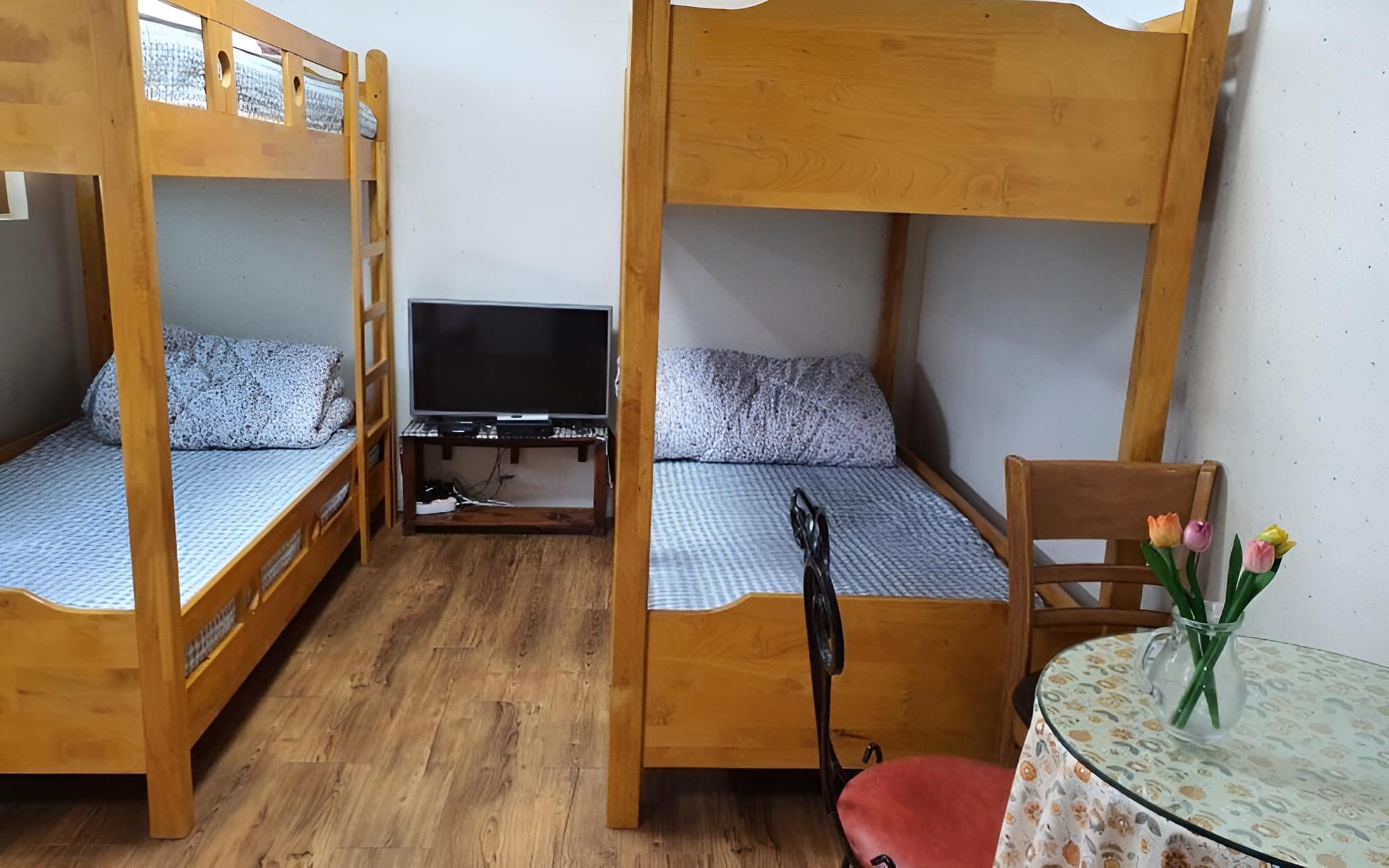 Room (Wild flower)