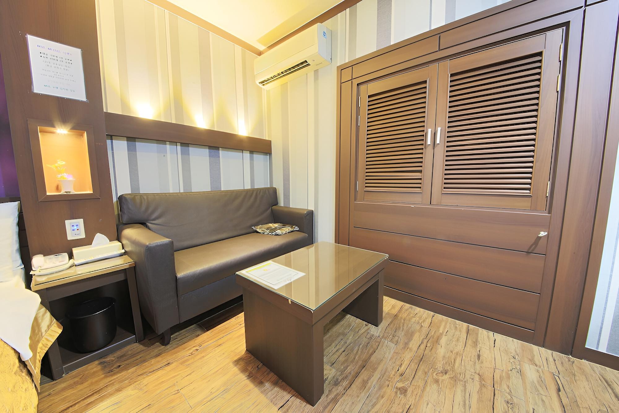 Room (Standard room)