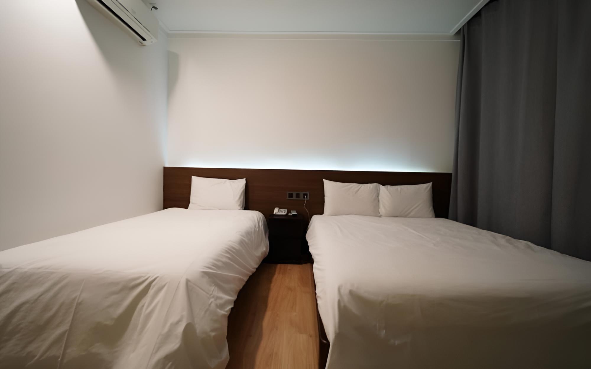 Room (Twin bed A) - Photo 3