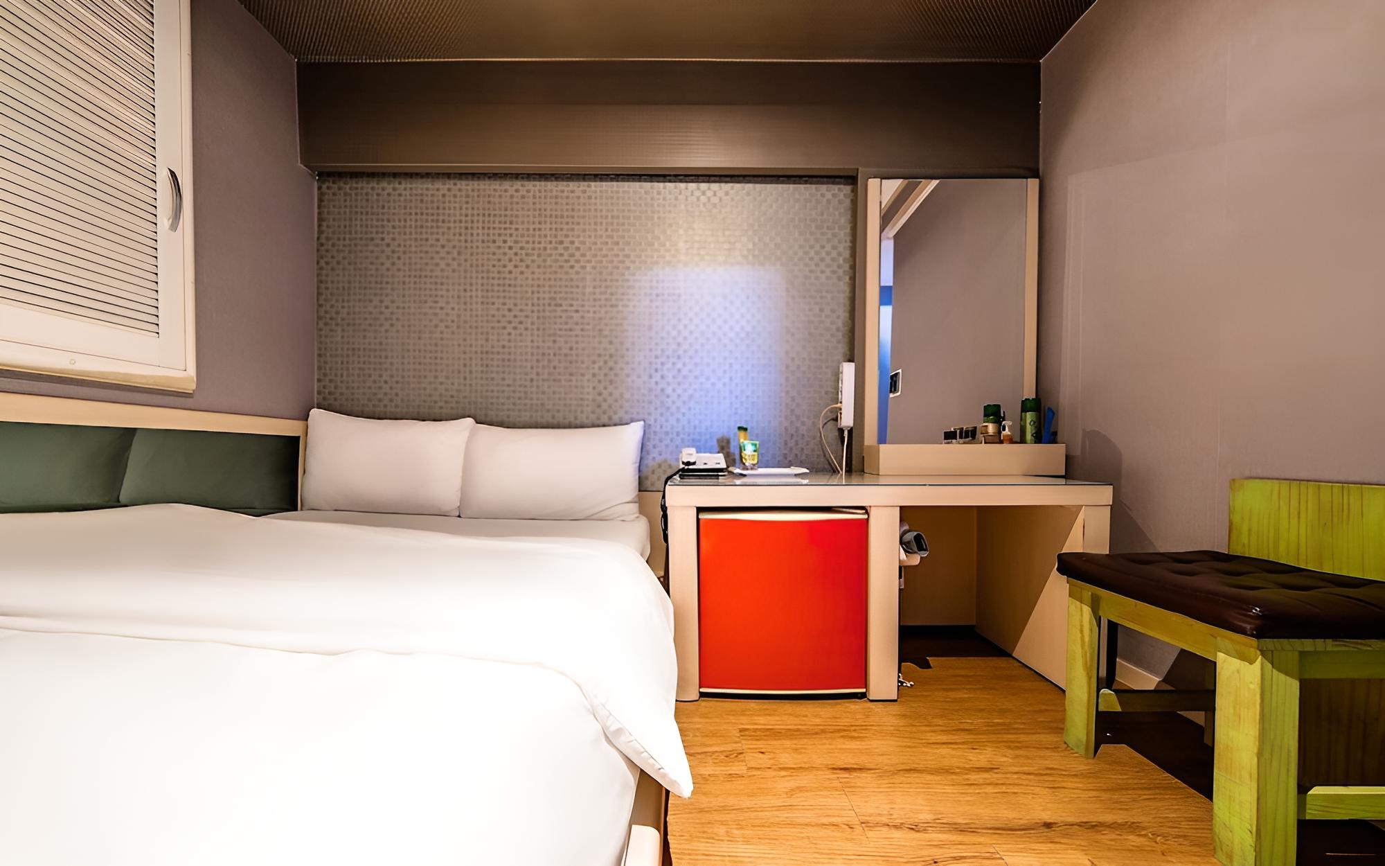 Room (Movie Room (Netflix Walkie Special No)