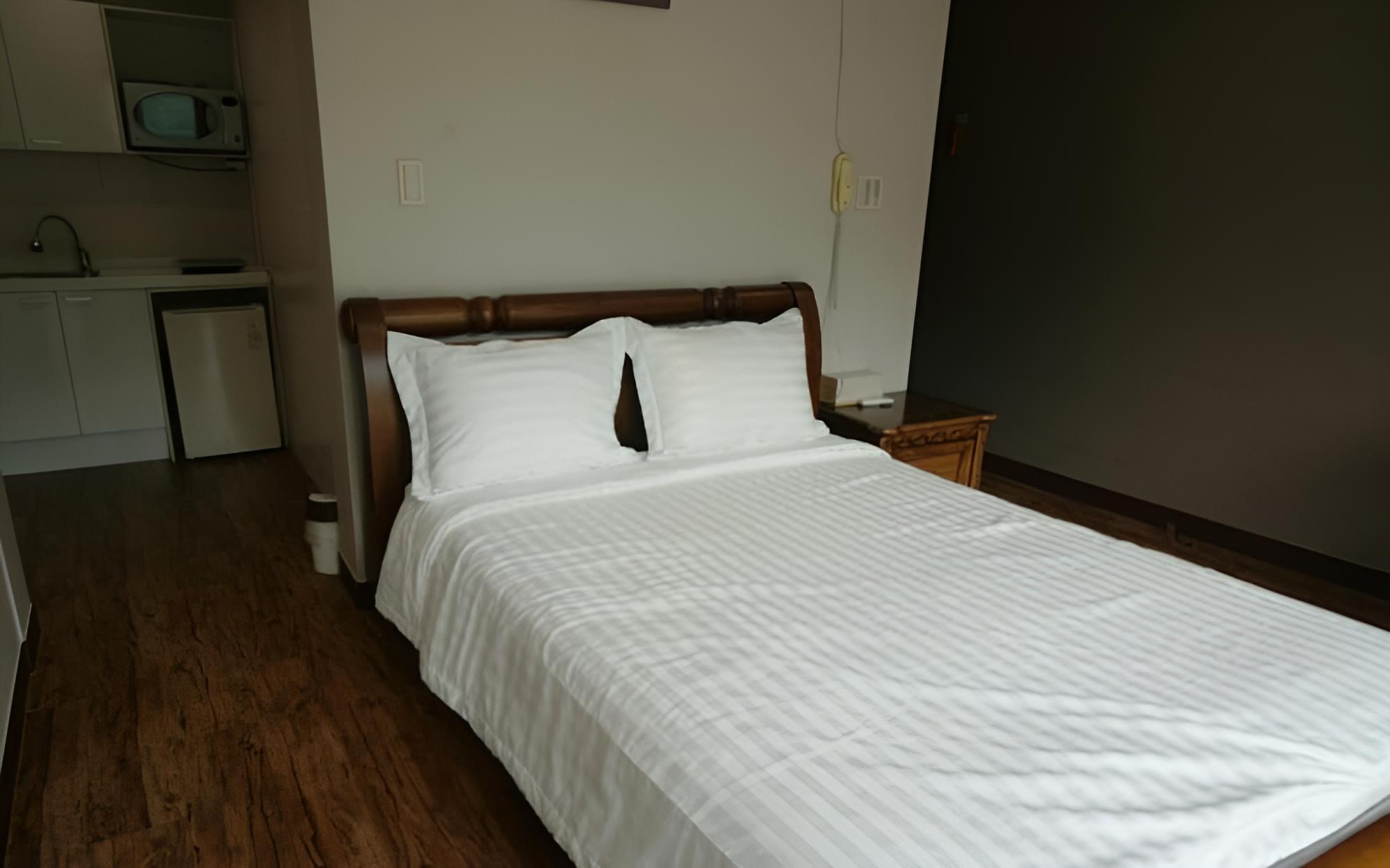 Room (Leo) - Photo 3