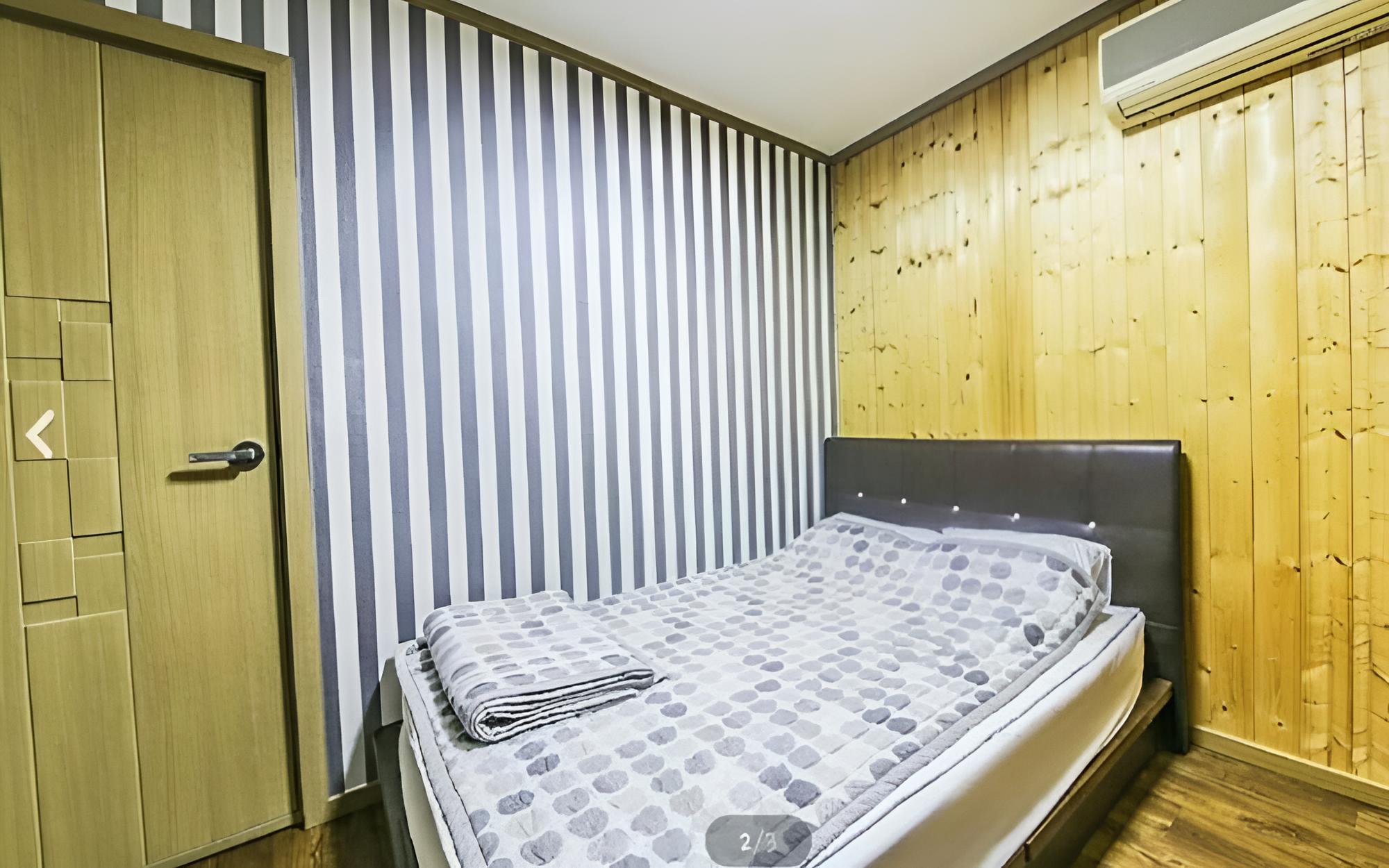 Room (No 102 (separate house one room))