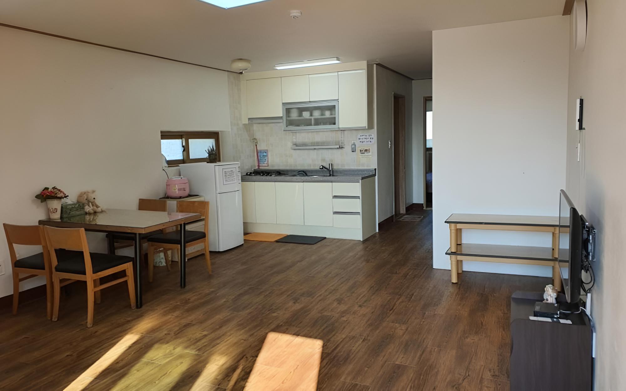Room (Wild Bird Room 2)