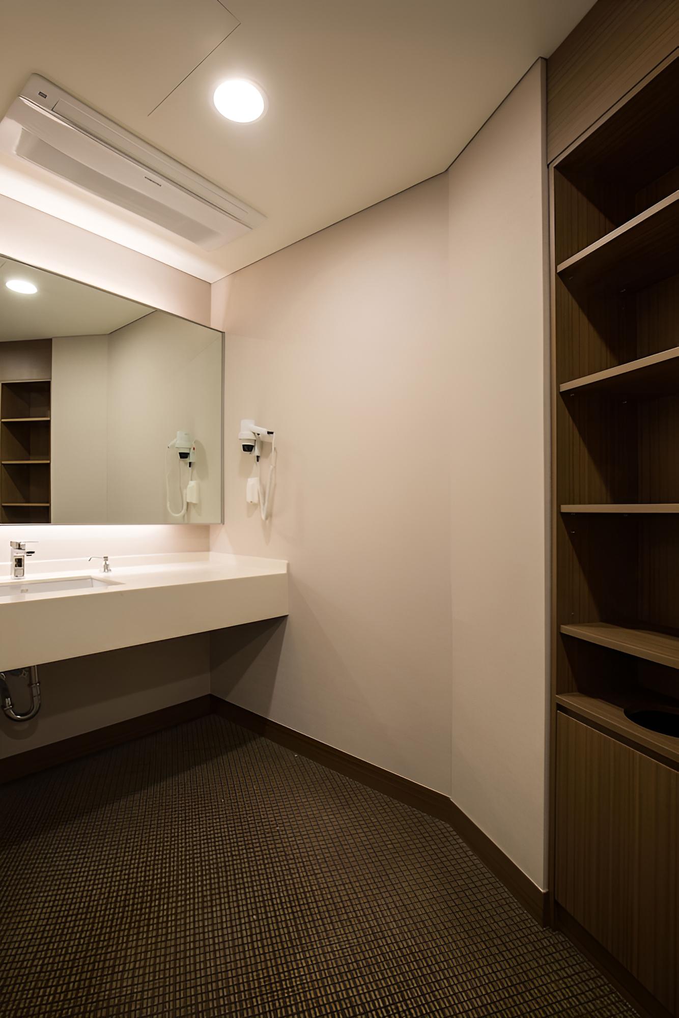 Double Room (No shower, 12hrs use, Transit passengers are not allowed to stay)