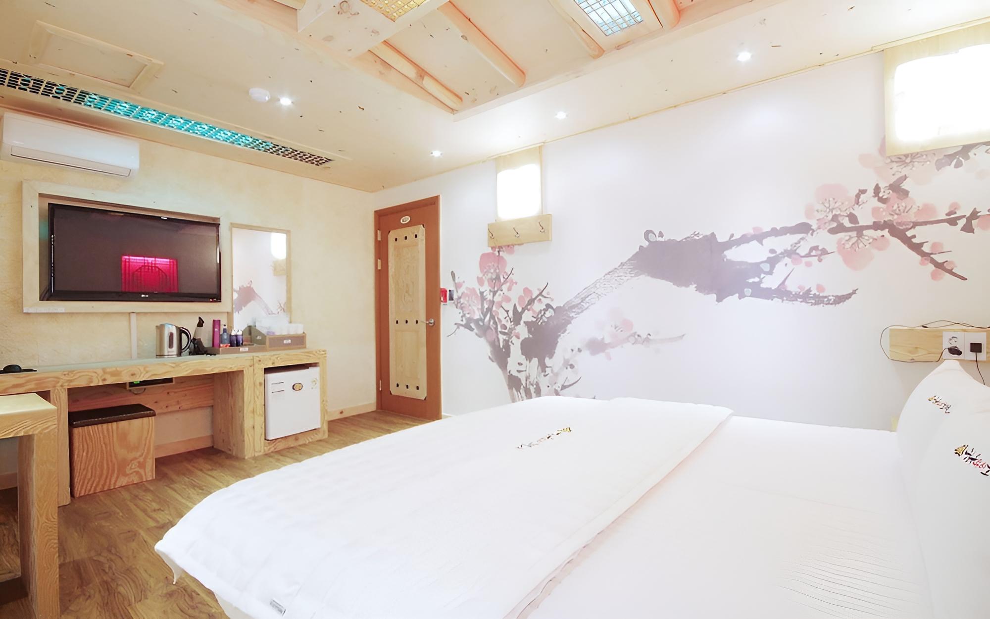 Room (Suite room (bath)) photo 2