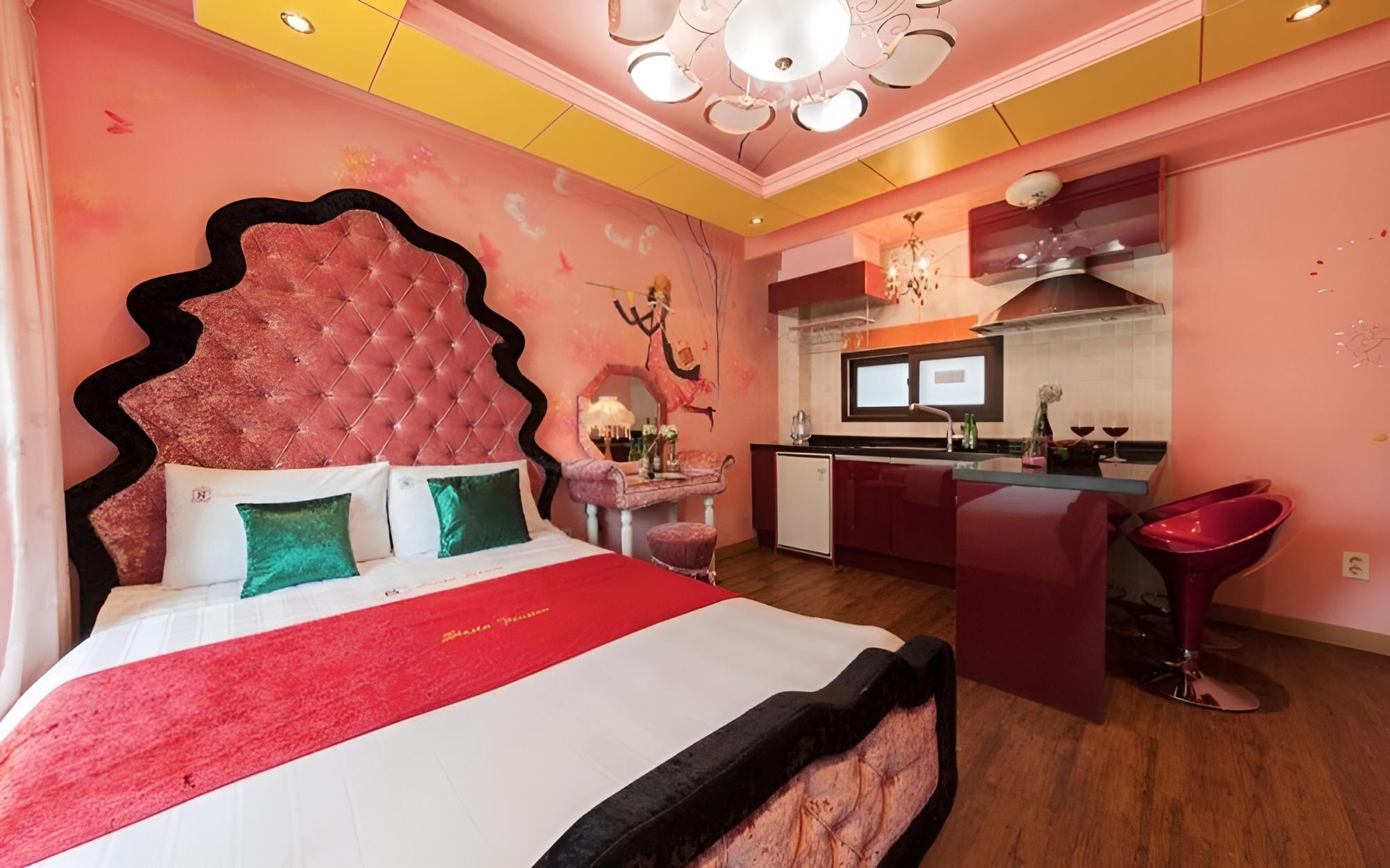 Room (Romance (1st floor))
