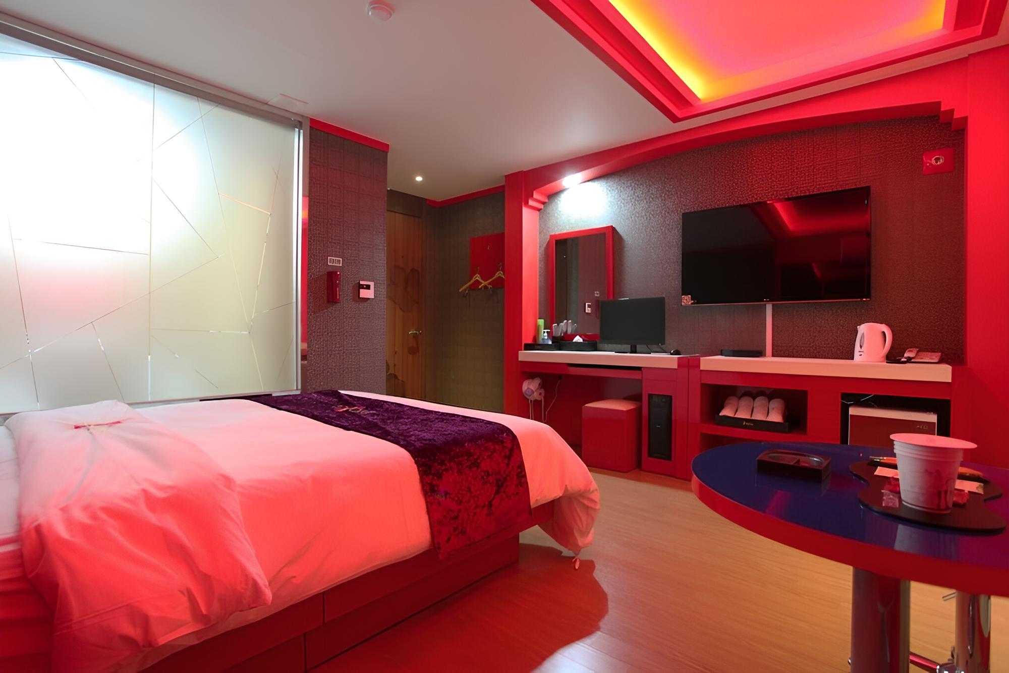 Room (Standard Room) - Photo 12