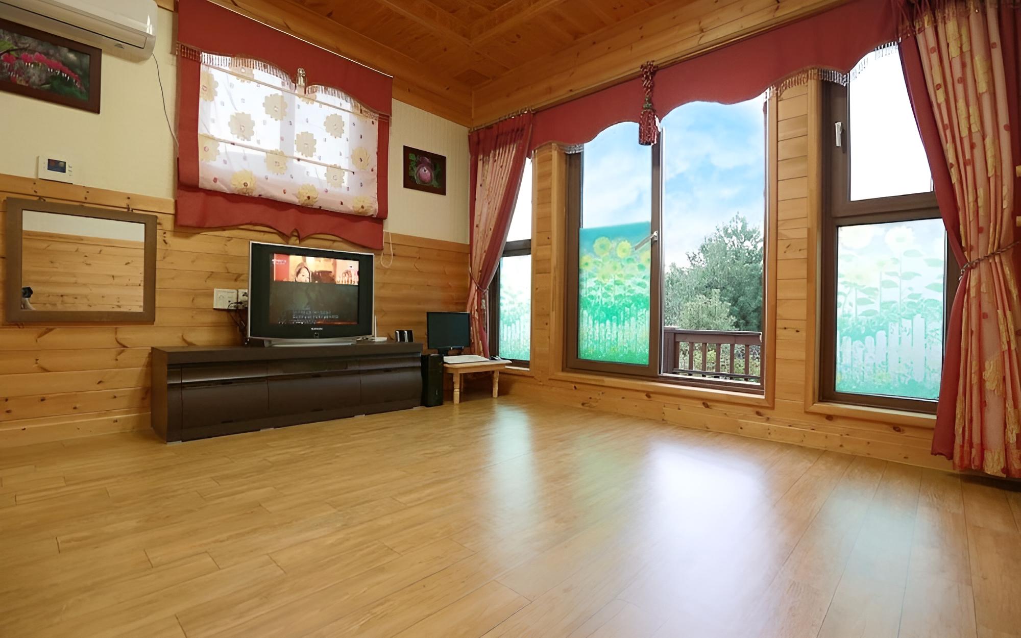 Room (Korean Edelweiss)