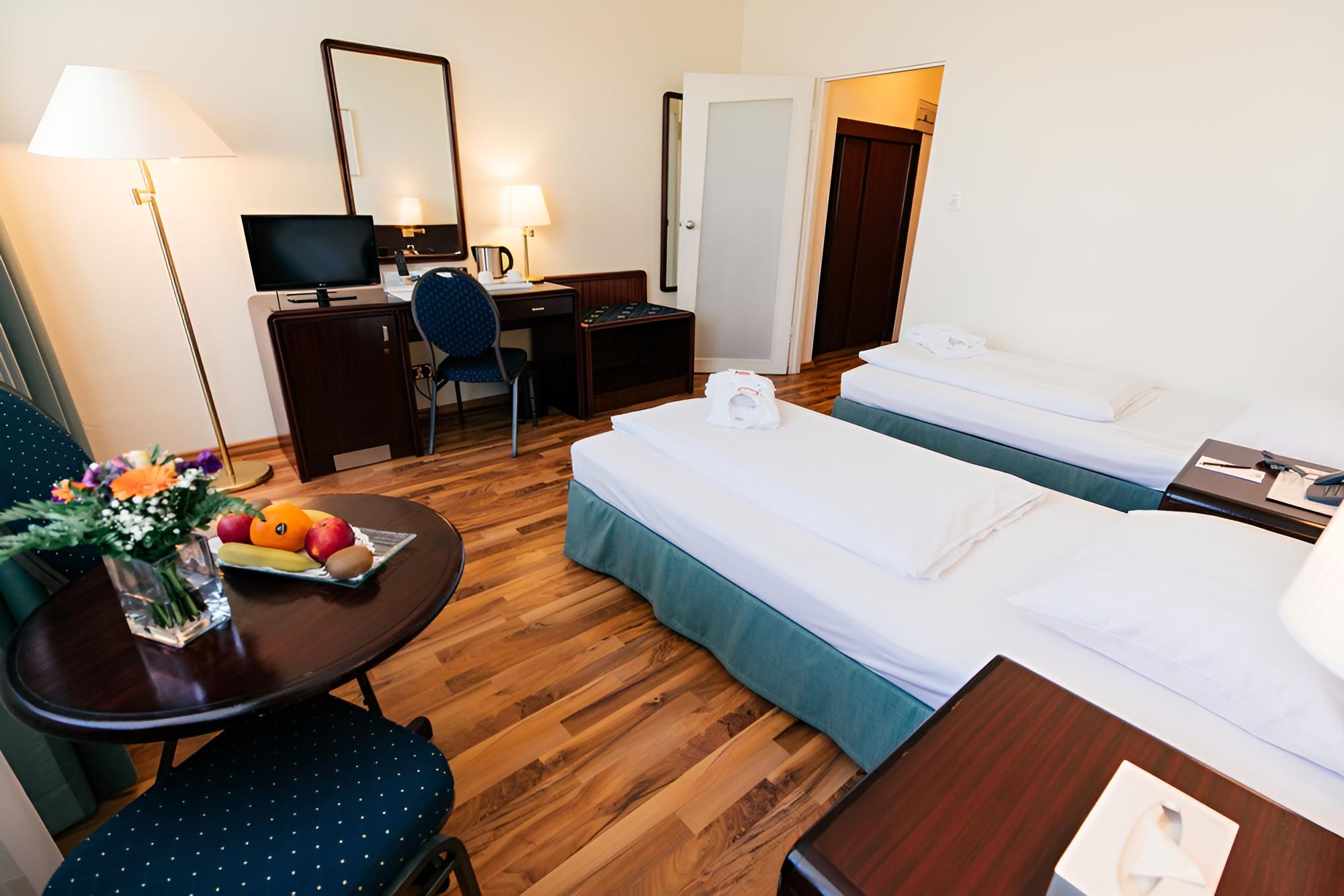 Business Twin Room photo 3