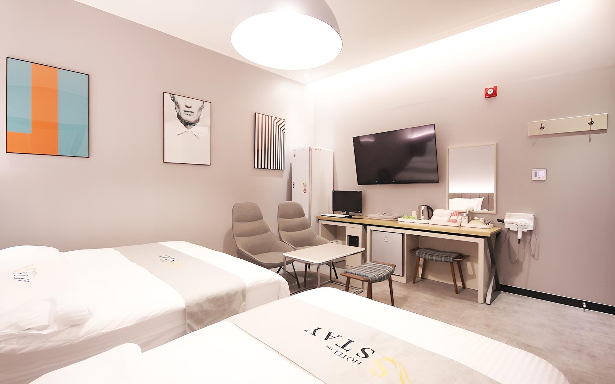 Room (Business) - Photo 2