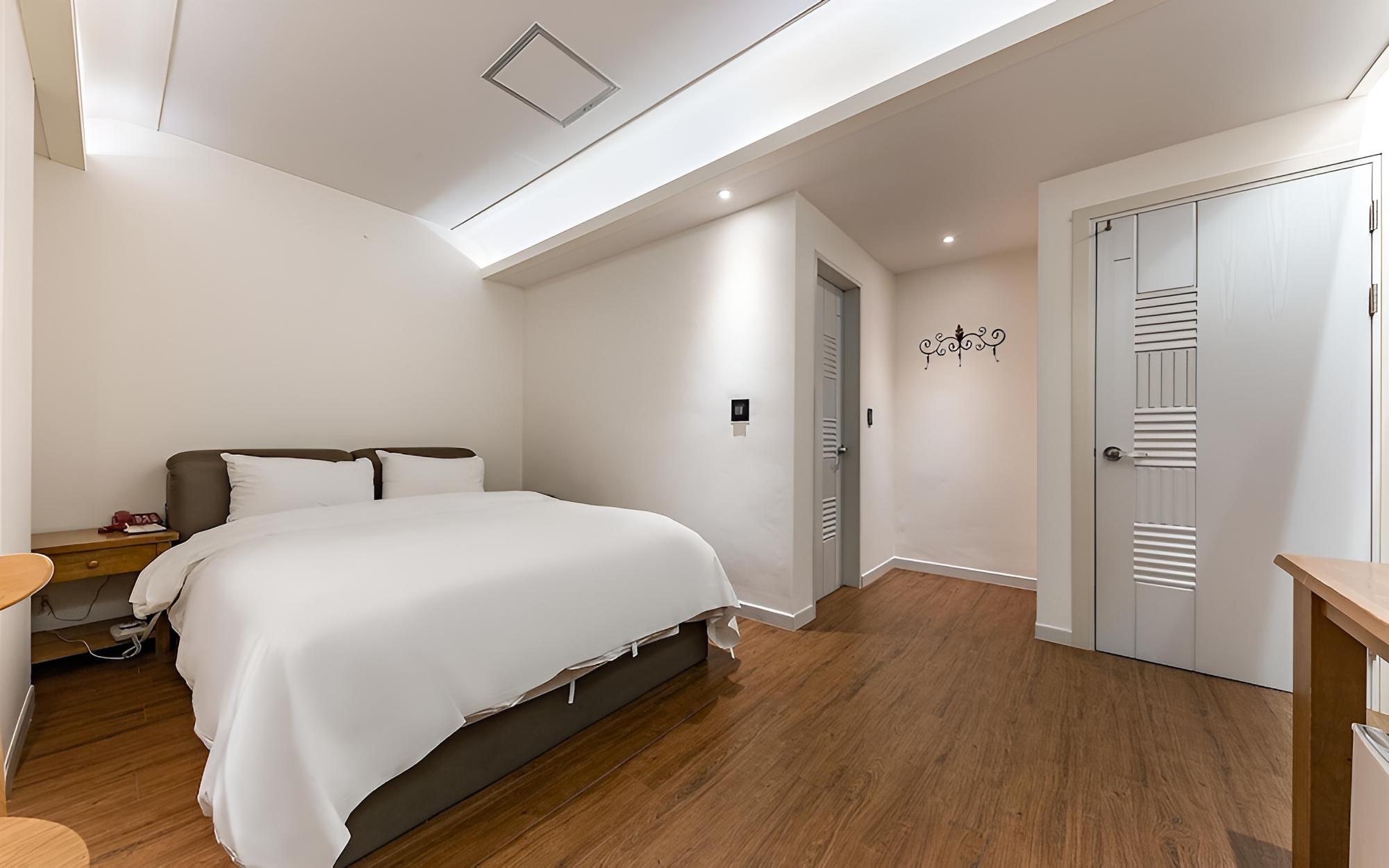 Room (Standard room (breakfast not provided) photo 2