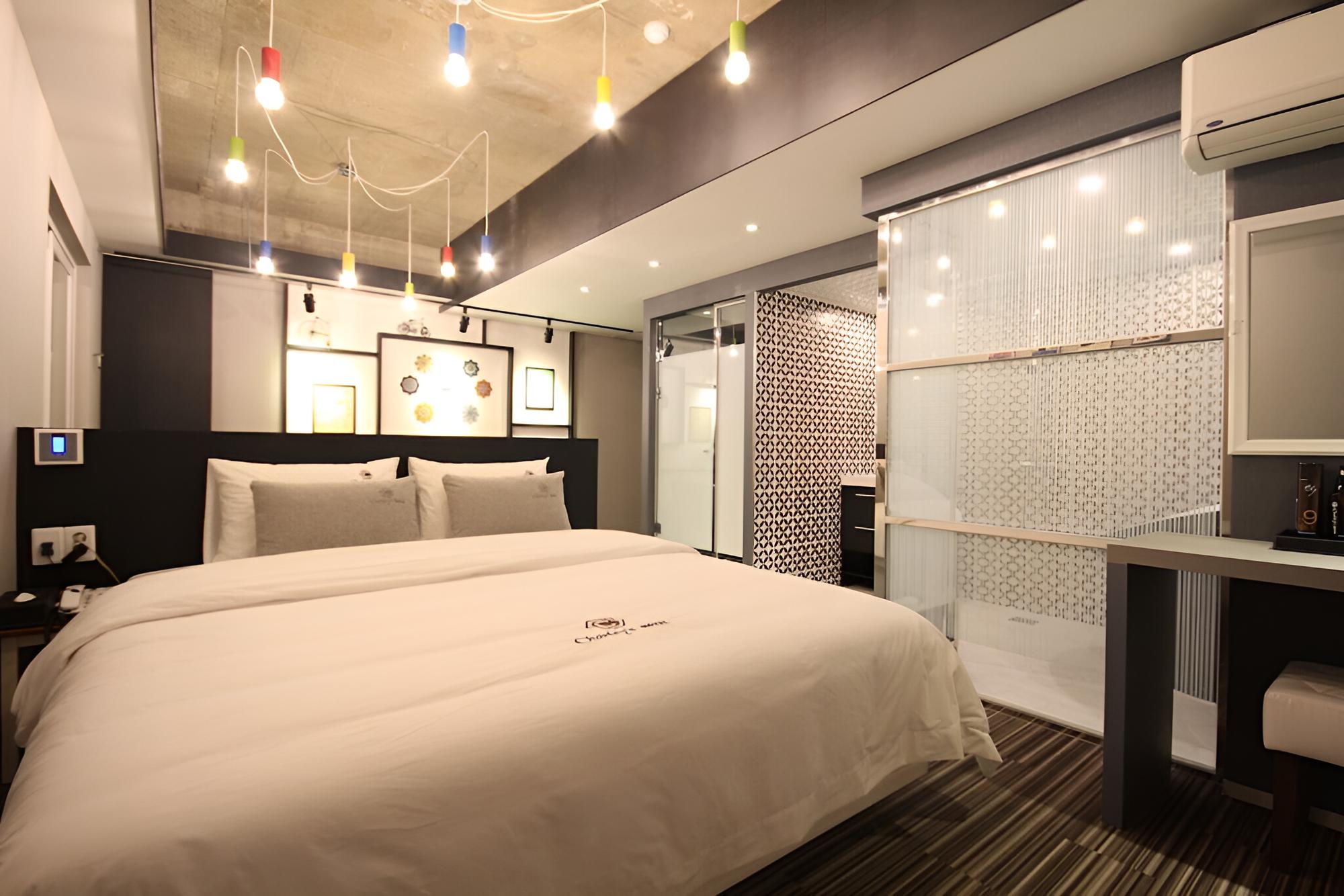 Room (Couple Room - VIP (Netflix available))