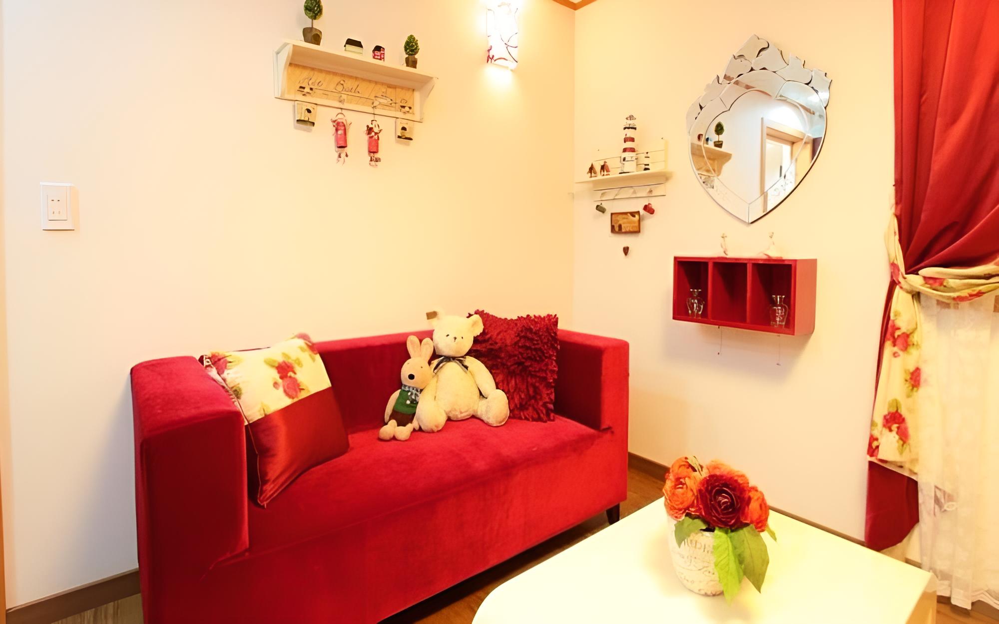 Room (Rose)