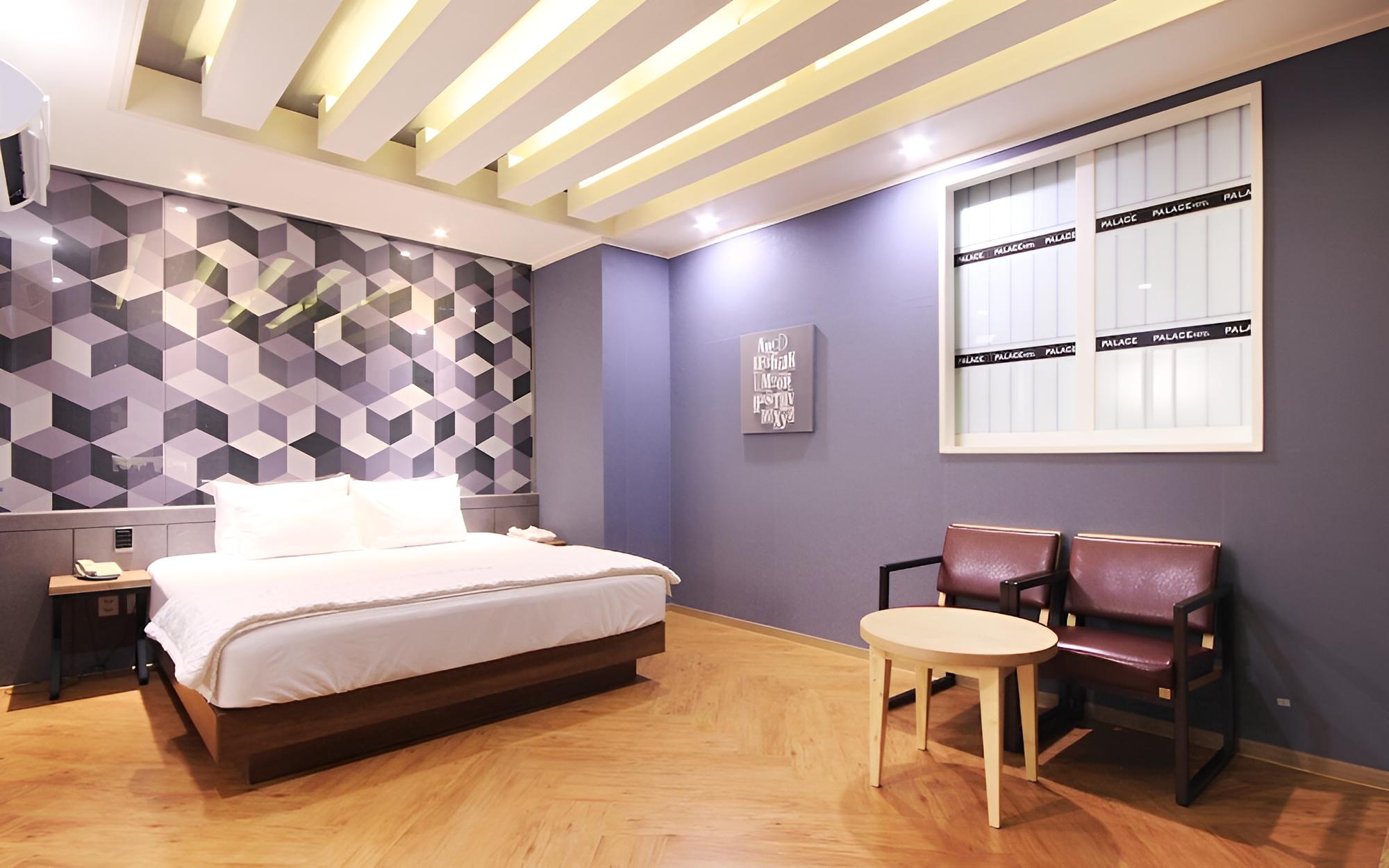 Room (Deluxe (high-spec PC/air purifier/Net) photo 3
