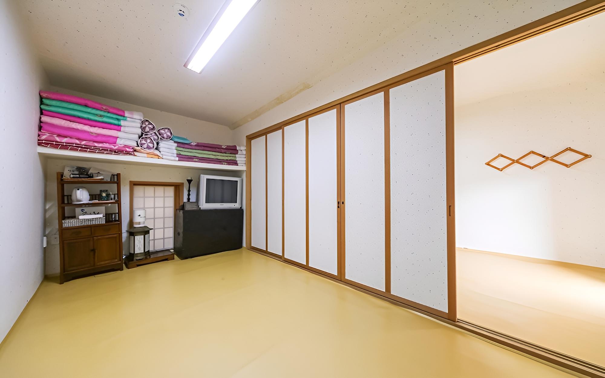 Room (Large Room (Hwangto Ondol Room Pet No)