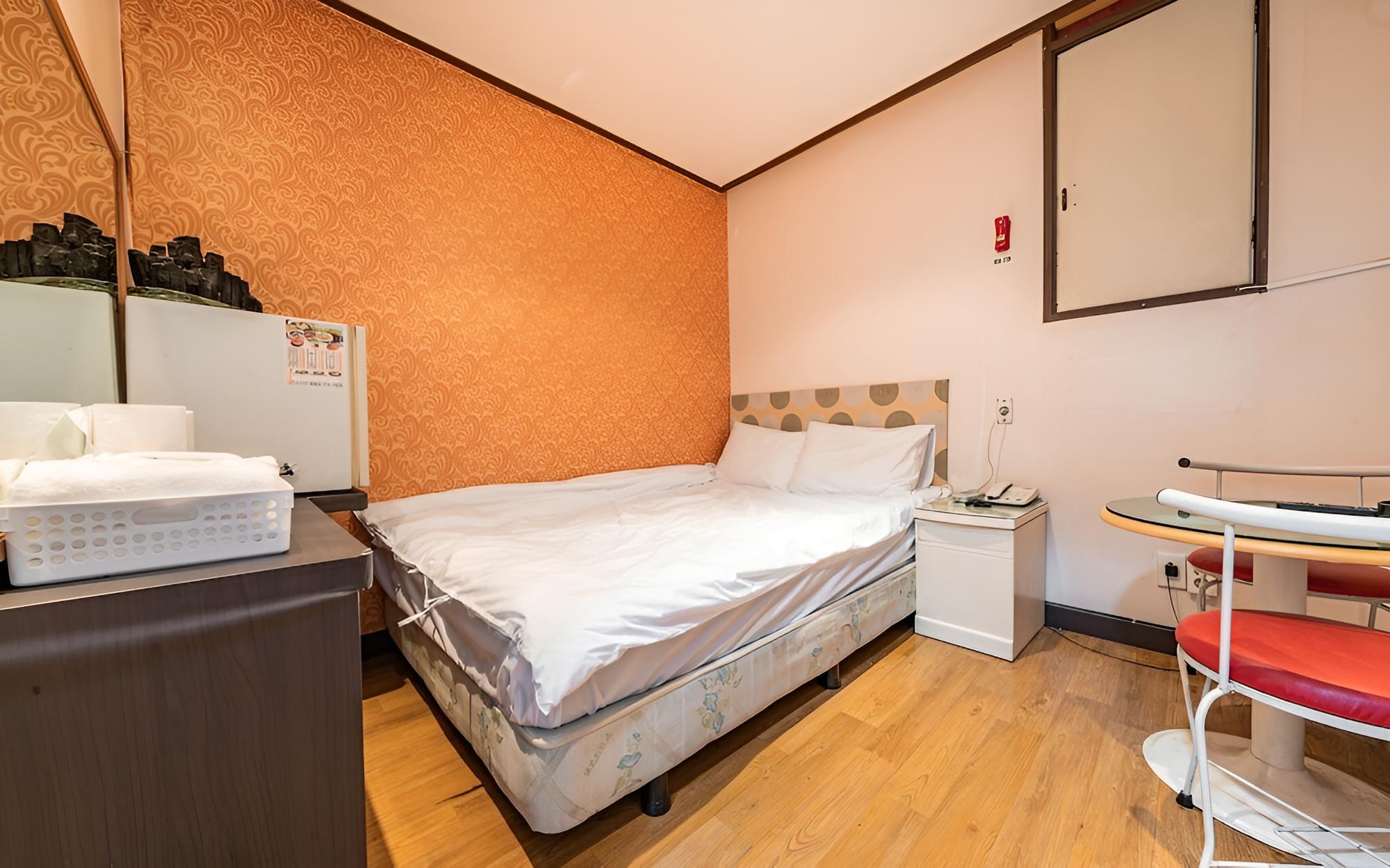 Room (Standard) - Photo 10