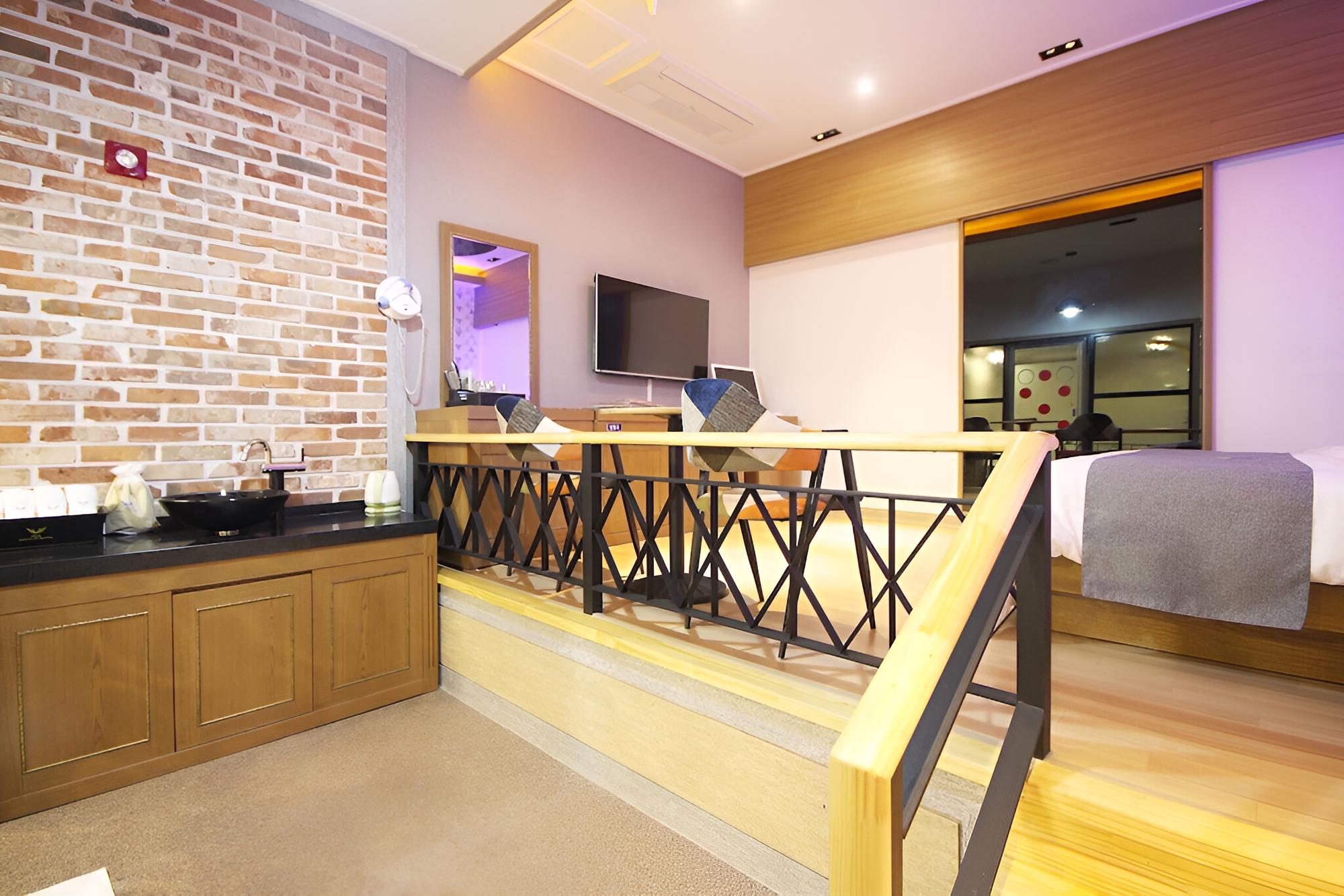Room (Duplex) photo 3