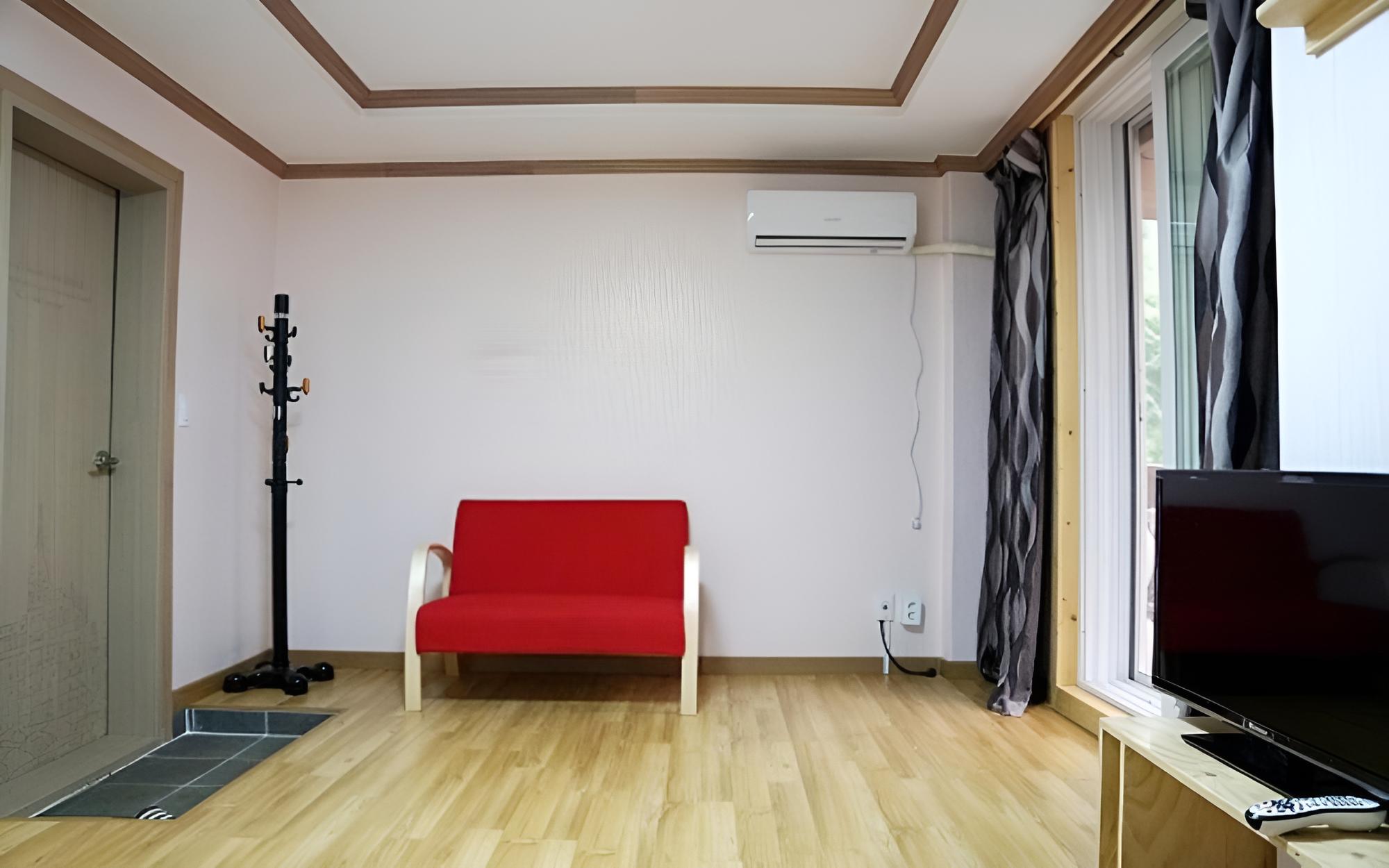Room (Leaf bird (2F))