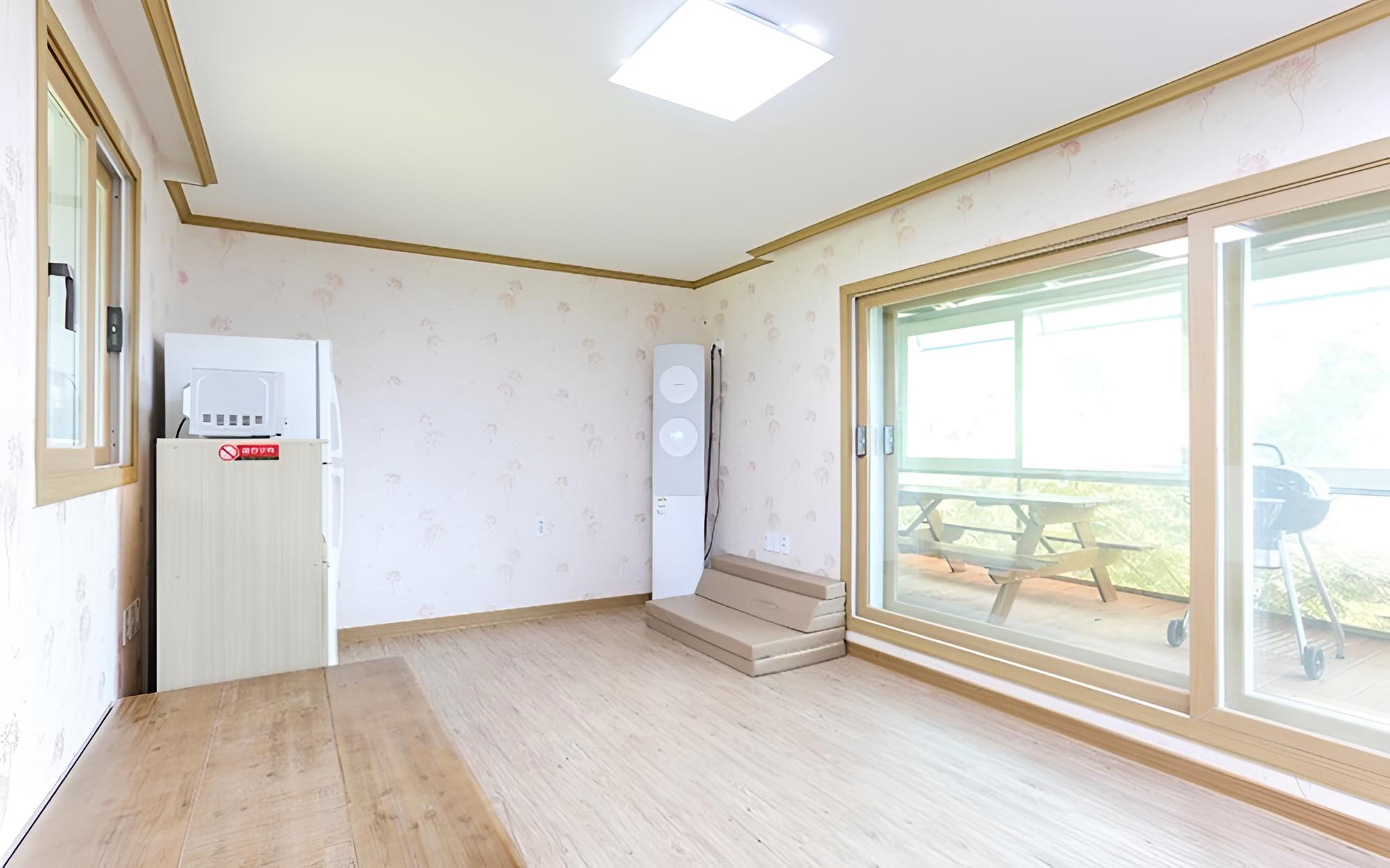 Room (Murroom (Whirlpool Duplex))