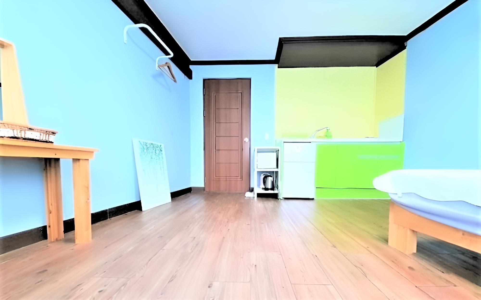 Room (Room 203 (based on 2 people))