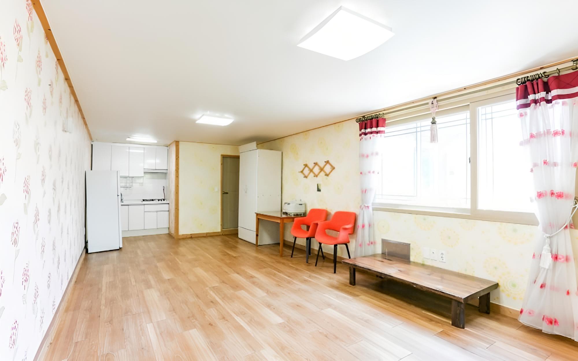 Room (Room 101)