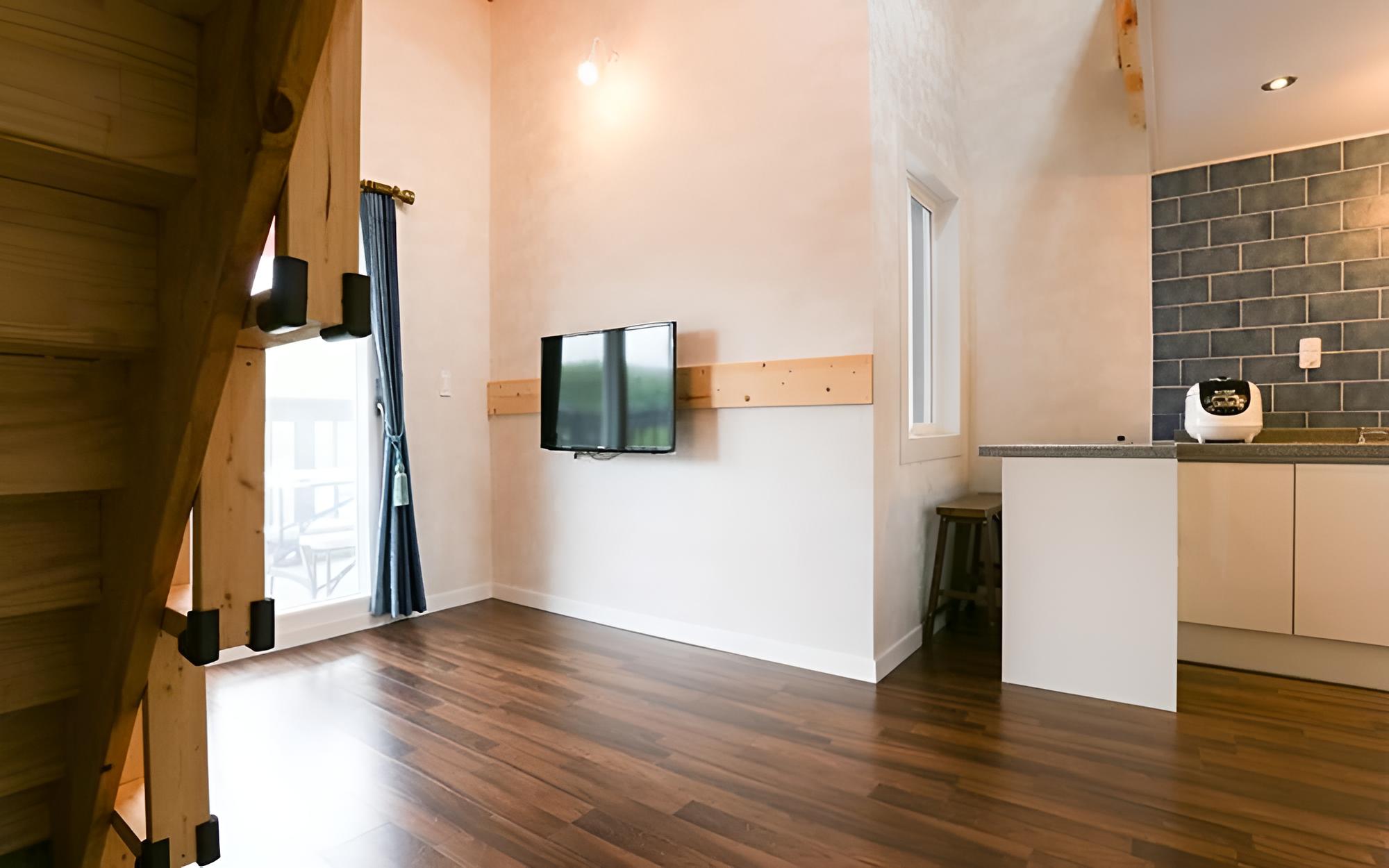 Room (Blue (duplex))