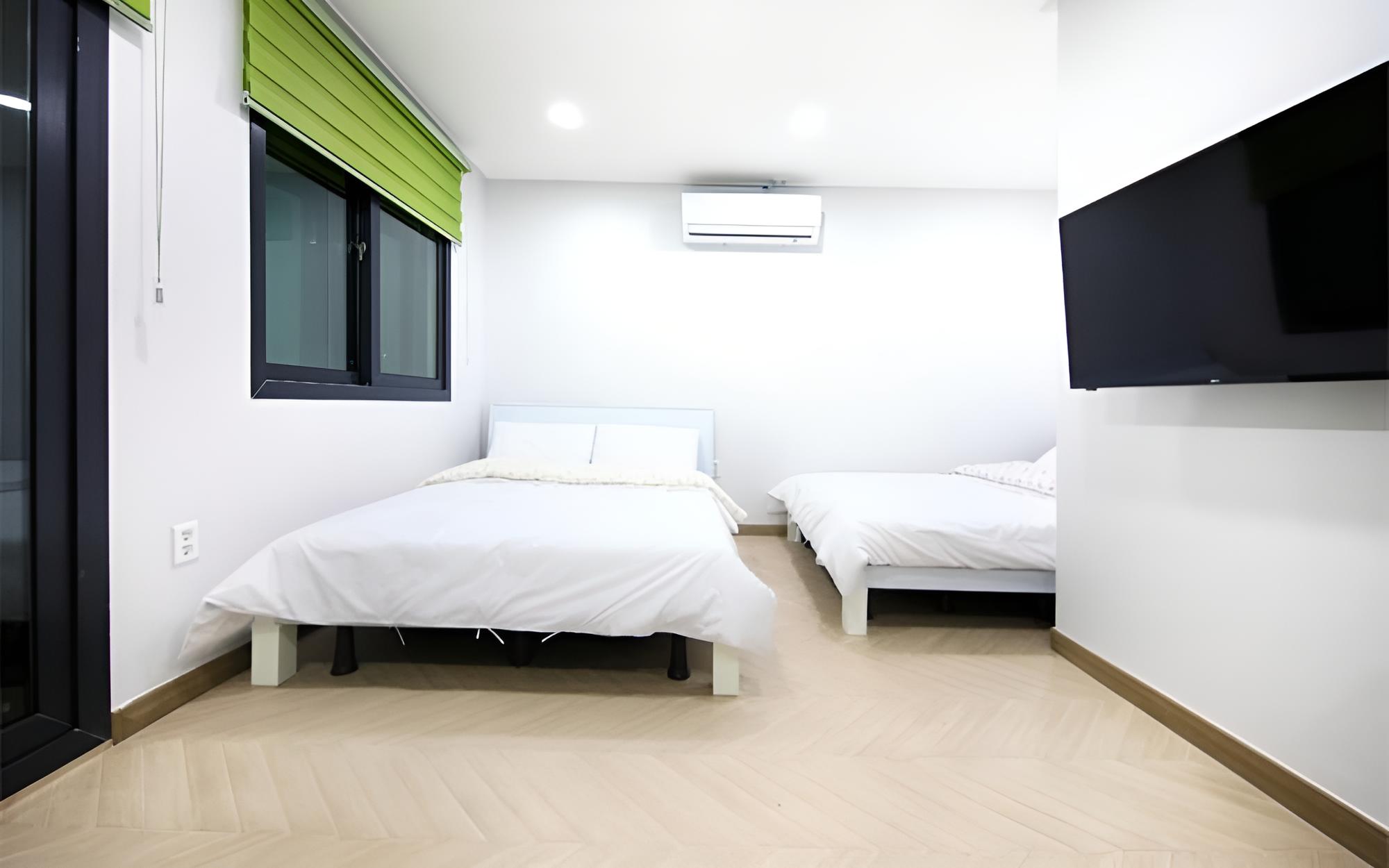 Room (Shim green Room 202)